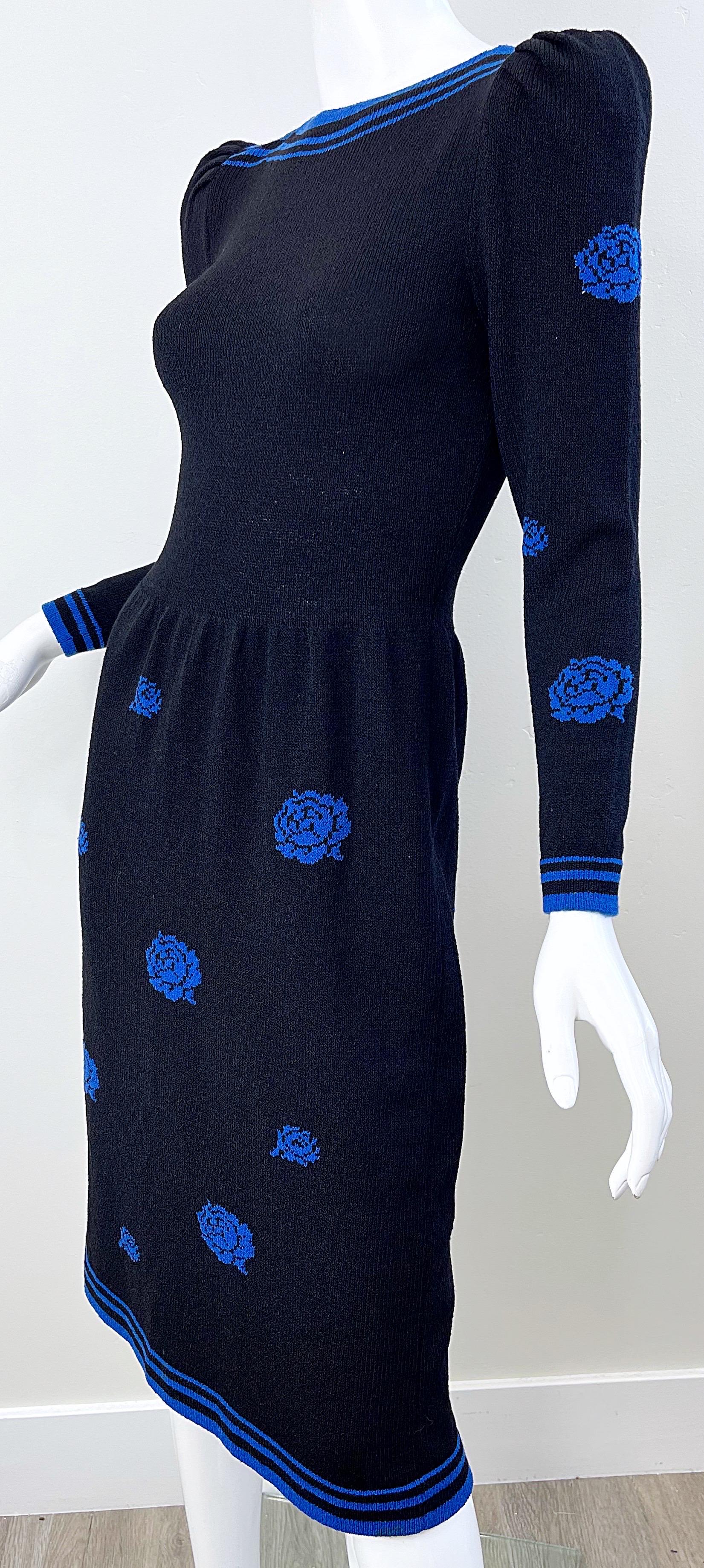 70s Adolfo For Saks 5th Avenue Black Blue Flower Print Vintage 1970s Knit Dress For Sale 7