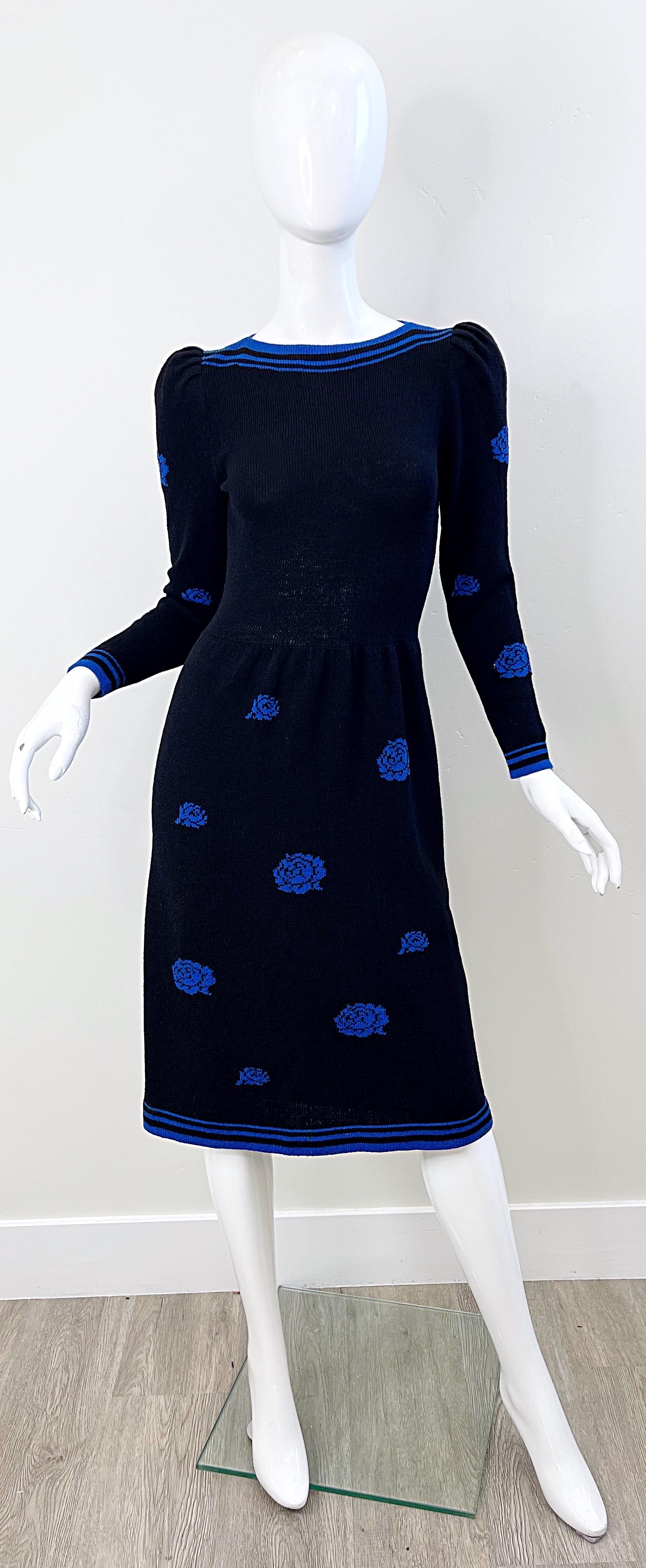 70s Adolfo For Saks 5th Avenue Black Blue Flower Print Vintage 1970s Knit Dress For Sale 10