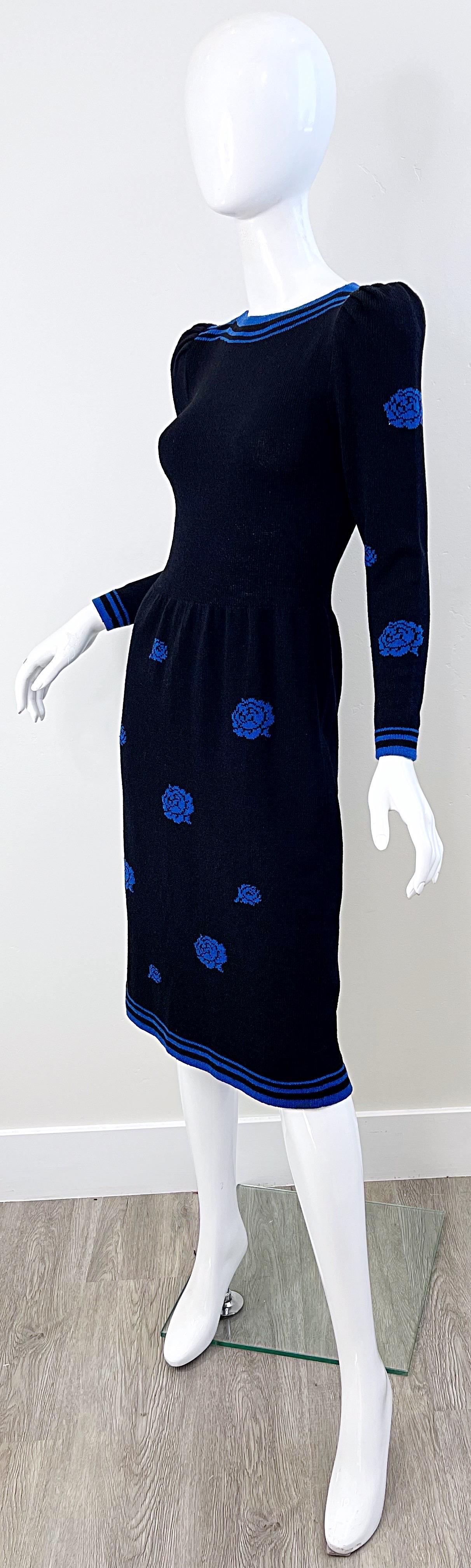 70s Adolfo For Saks 5th Avenue Black Blue Flower Print Vintage 1970s Knit Dress For Sale 1