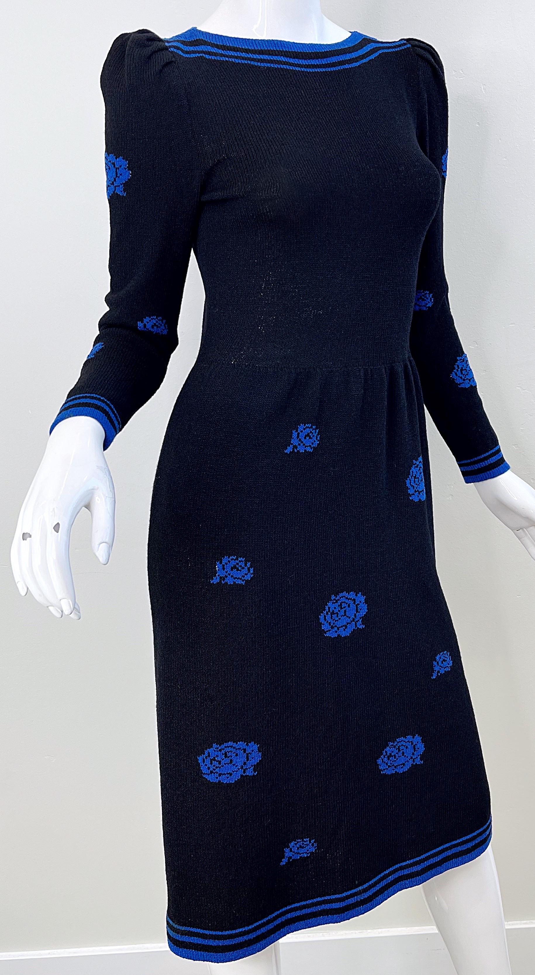 70s Adolfo For Saks 5th Avenue Black Blue Flower Print Vintage 1970s Knit Dress For Sale 2