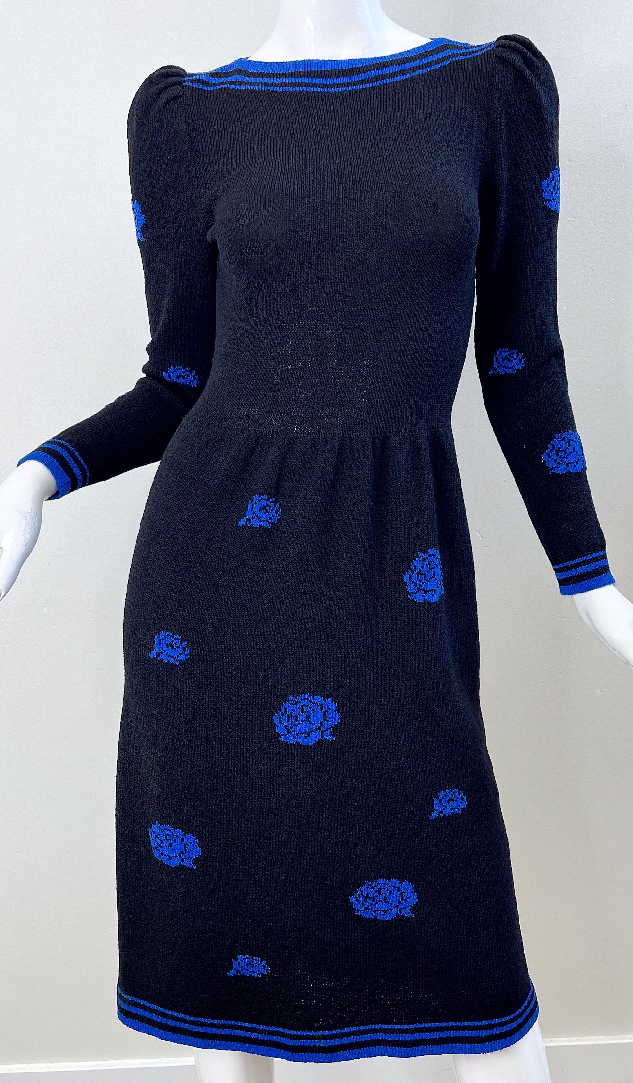 70s Adolfo For Saks 5th Avenue Black Blue Flower Print Vintage 1970s Knit Dress For Sale 3