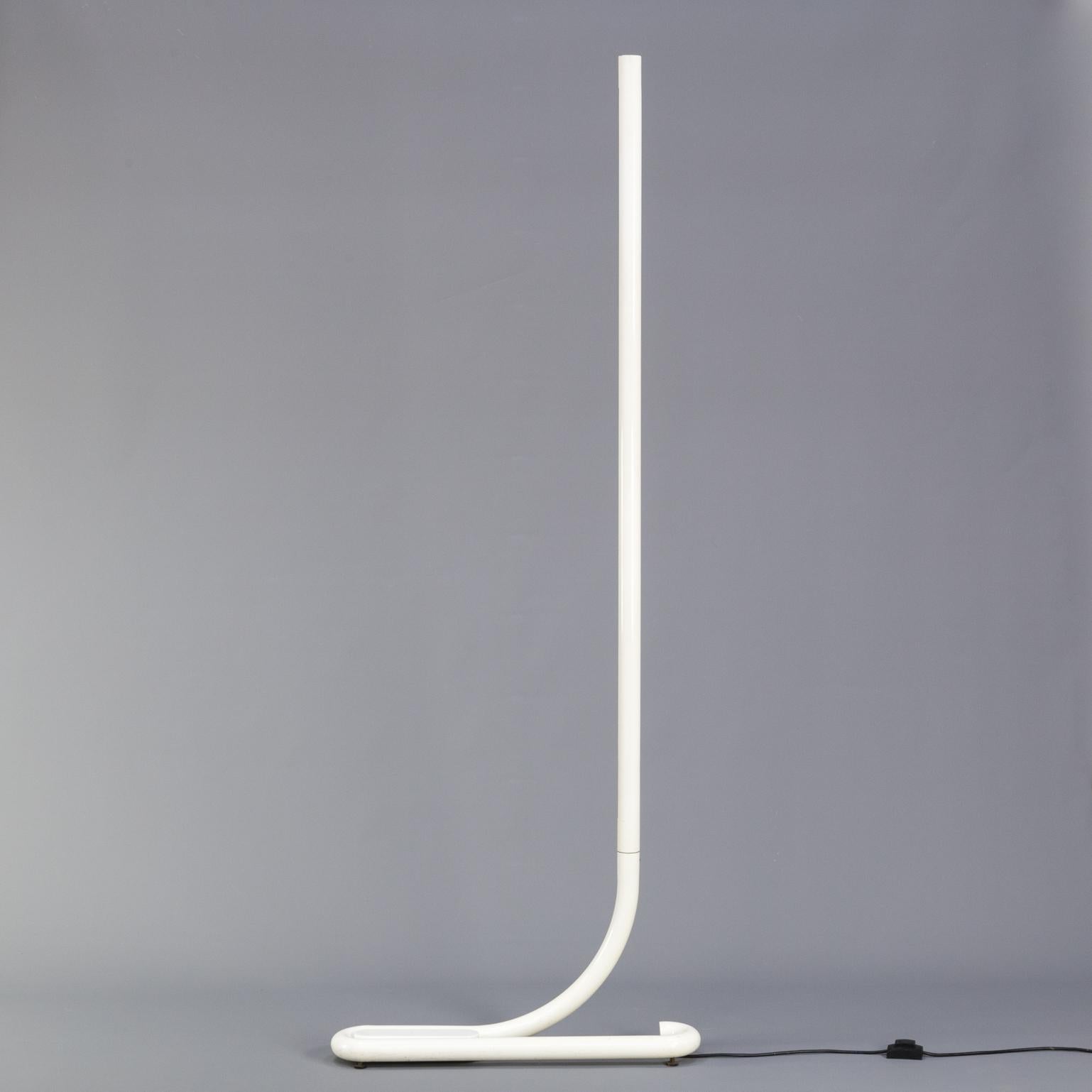 1970s Aldo van den Nieuwelaar TC2 tubular floor lamp for Artimeta. TC2 has been made in small numbers, this white version has only been in 127pce’s made. Good and working condition consistent with age and use.