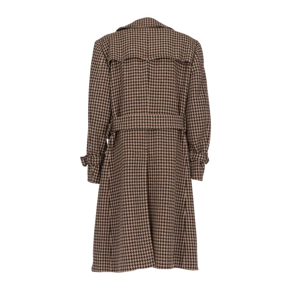 Brauner, beiger und weißer Wollmantel von Aquascutum mit Hahnentrittmuster. Klassischer Reverskragen, Windschutzklappe und zweireihiger Verschluss mit Knöpfen und Gürtel. Lange Ärmel, gepolsterte Schultern und Manschetten mit verstellbarem Riemen.