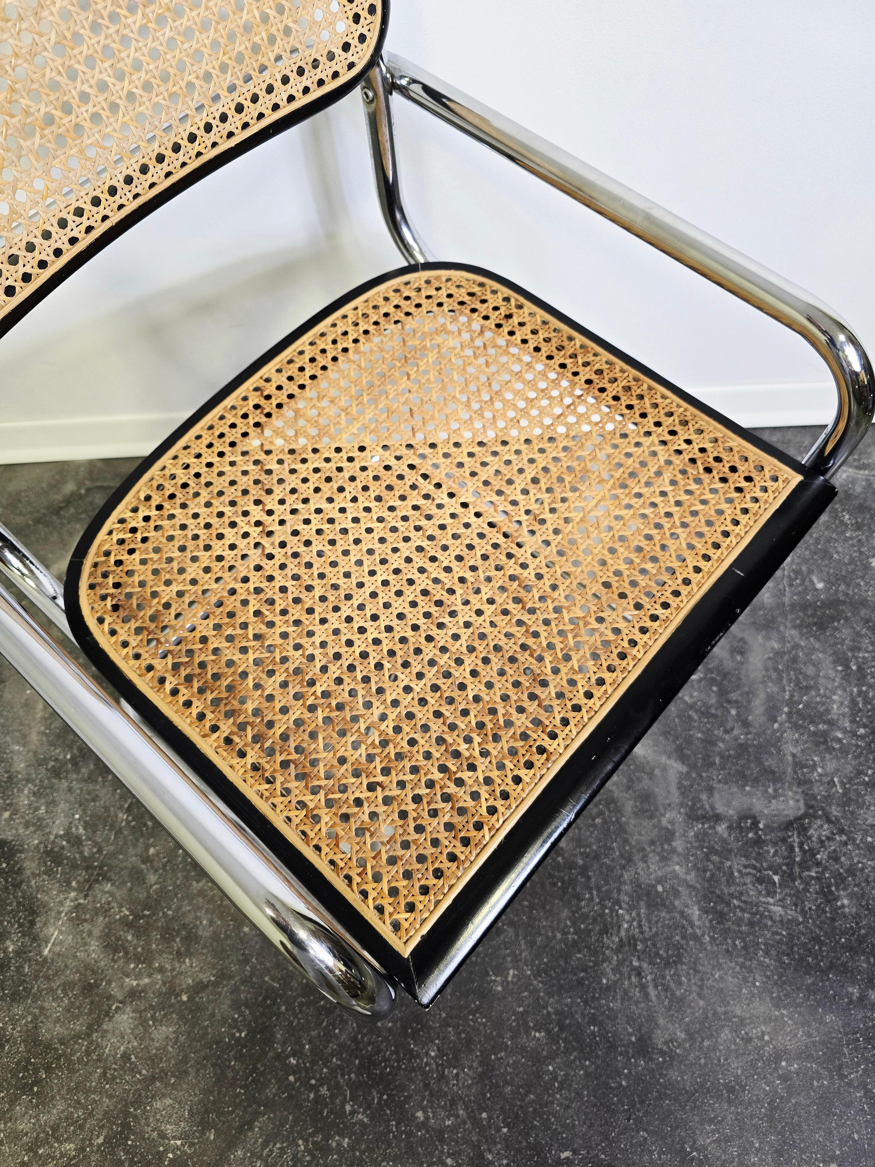 Silla con reposabrazos años 70 BAUHAUS

Silla CESCA con reposabrazos. Firme y con un armazón robusto. Pátina vintage con caña.

Unigue encontrar