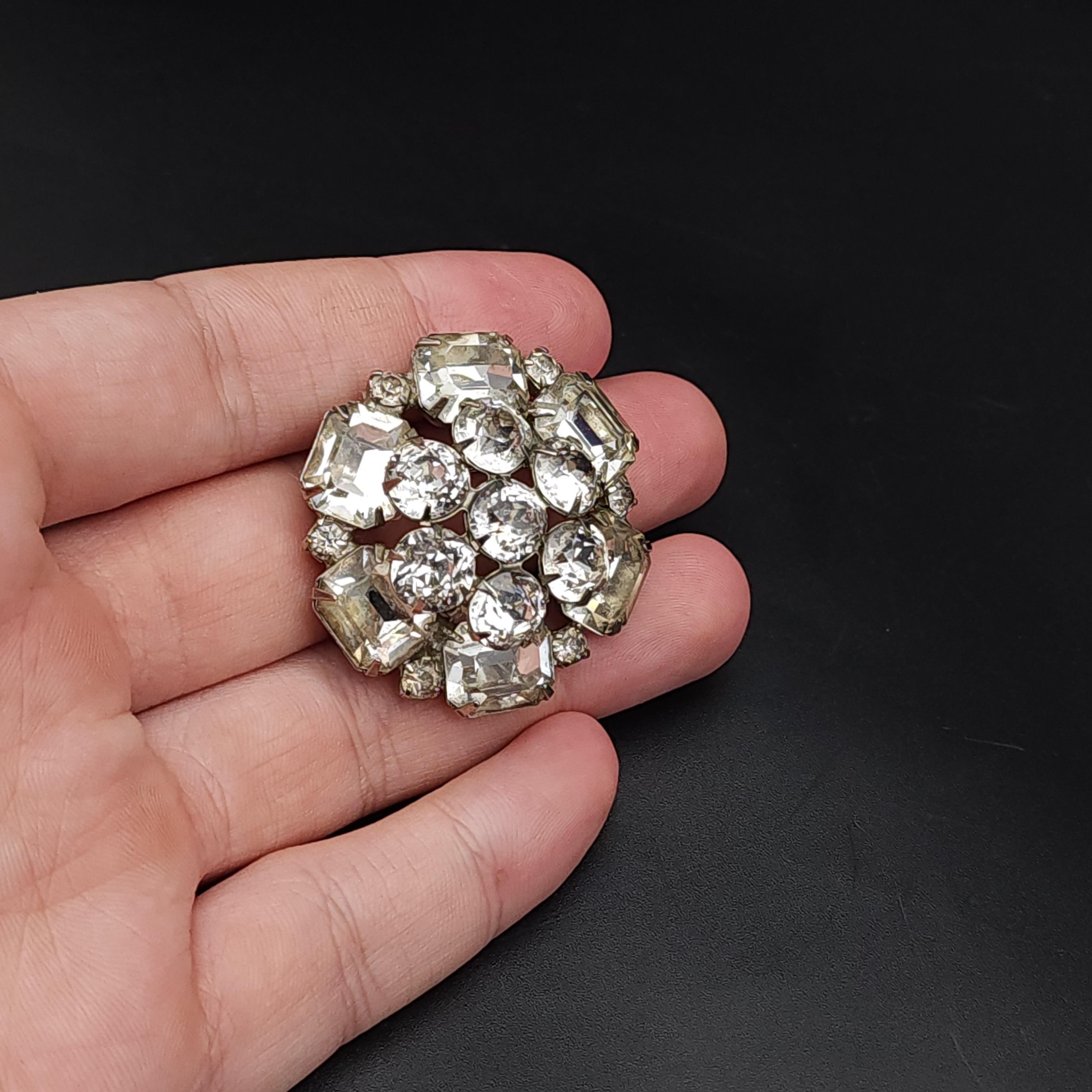 Round Cut 70s Art Deco Round Crystal Pin, Vintage Silver-Tone Brooch, Prong Set, Clear For Sale