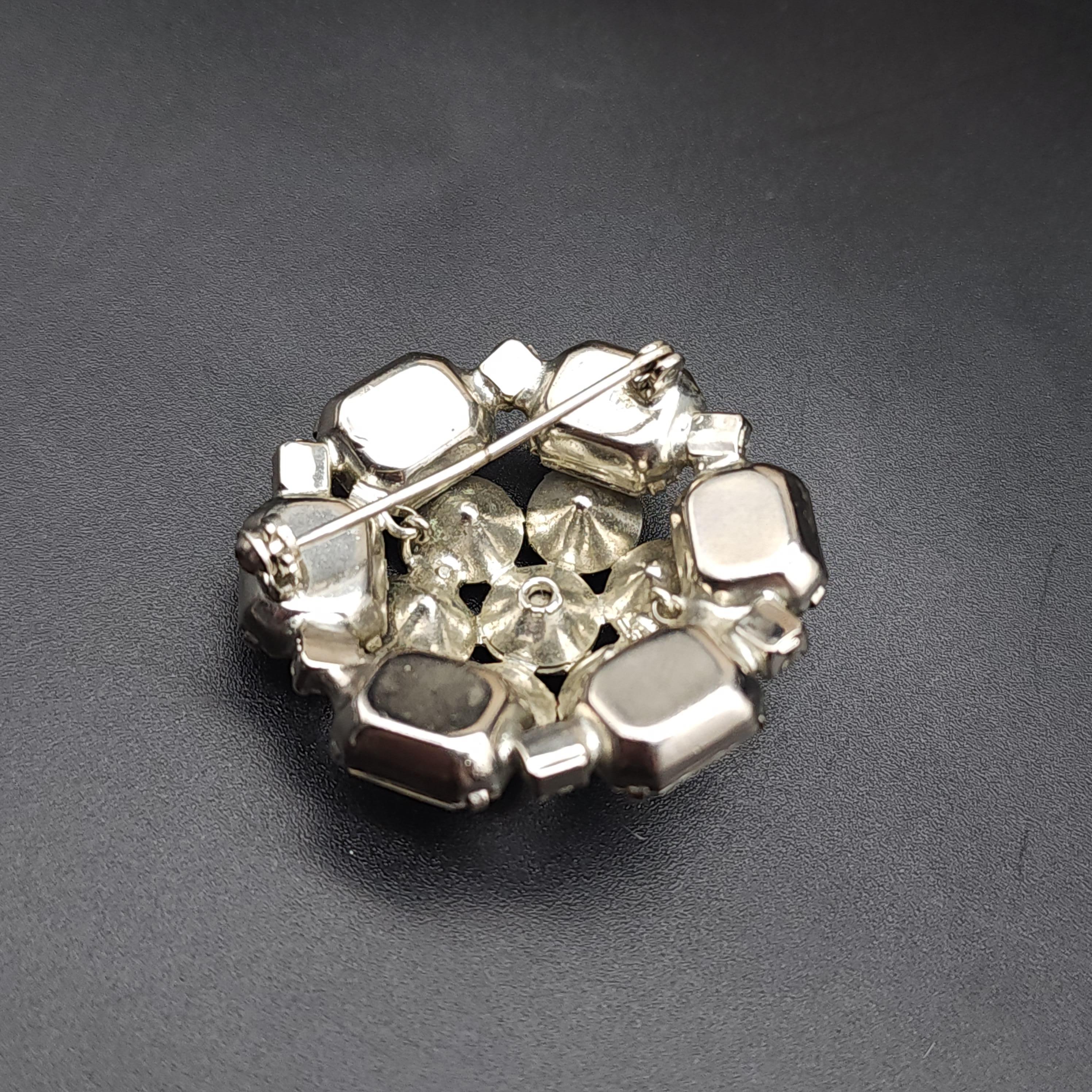 70s Art Deco Round Crystal Pin, Vintage Silver-Tone Brooch, Prong Set, Clear For Sale 1