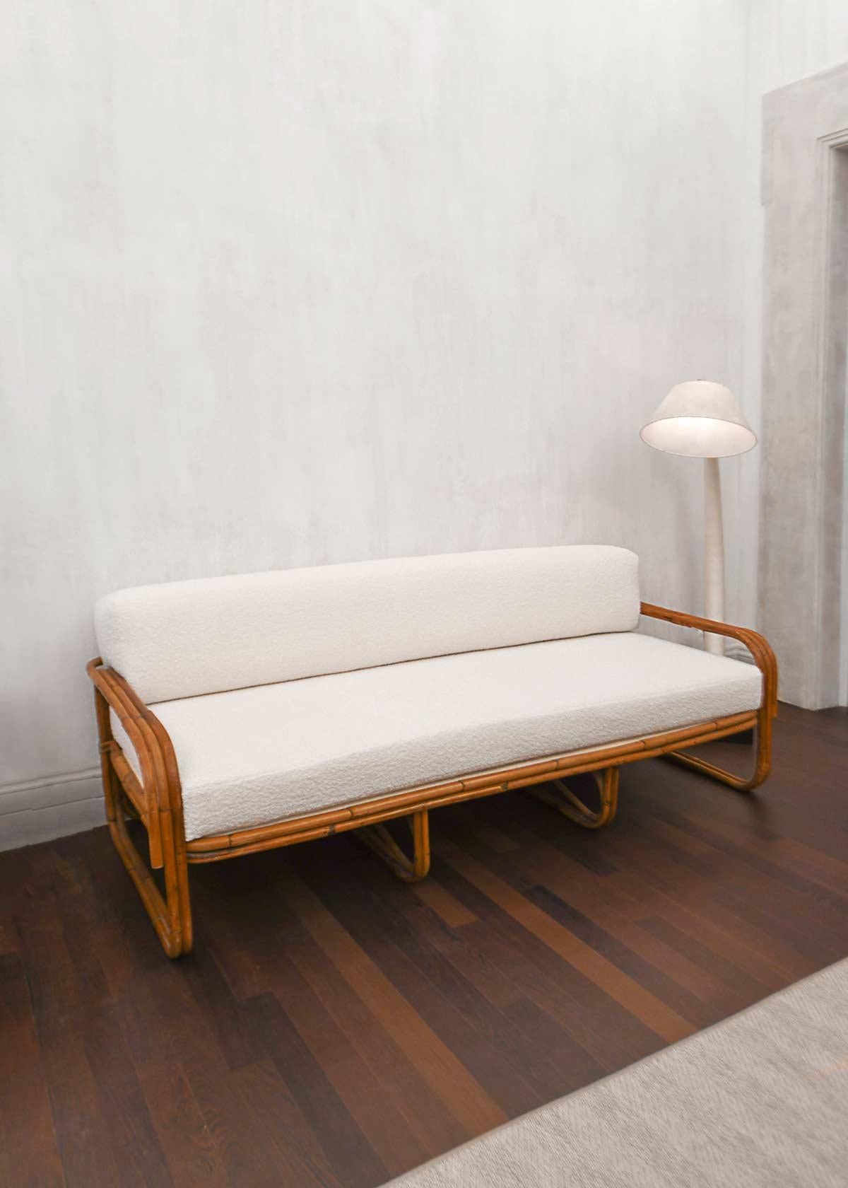Bambus-Sofa aus den 70ern, gefüttert mit Dedar-Textil (Italienisch) im Angebot