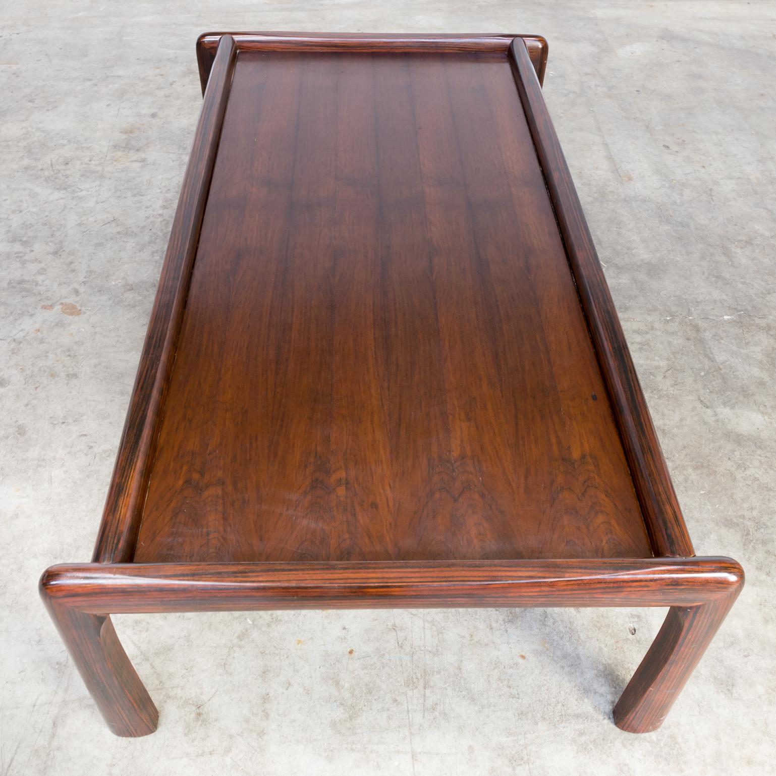 1970s Beautiful Rosewood Coffee Table For Sale 1