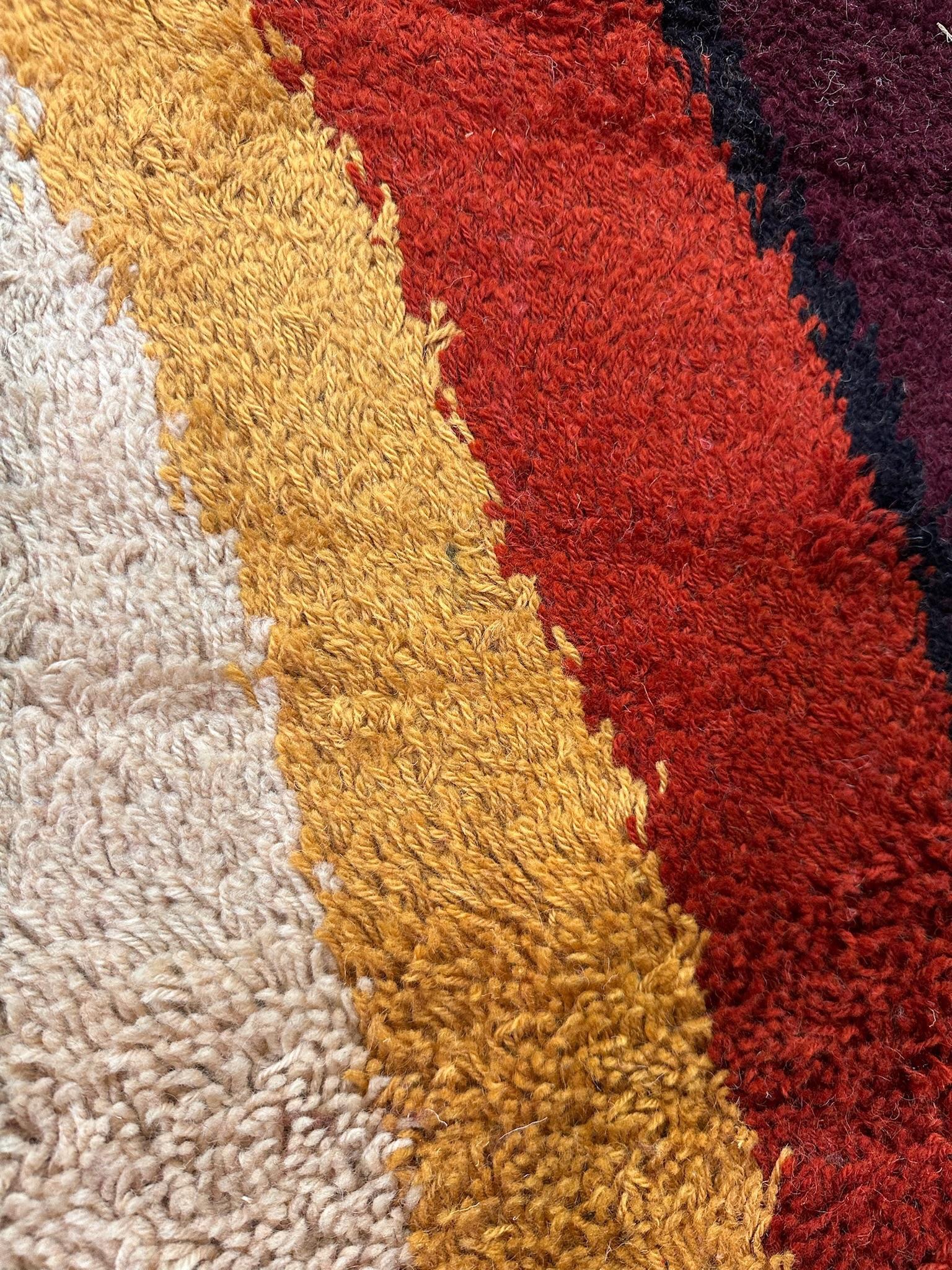 Laine BELLE RYA 70's Scandinavian Cream Burgundy Waves UNUSED Mid Century Wool Rya Rug en vente