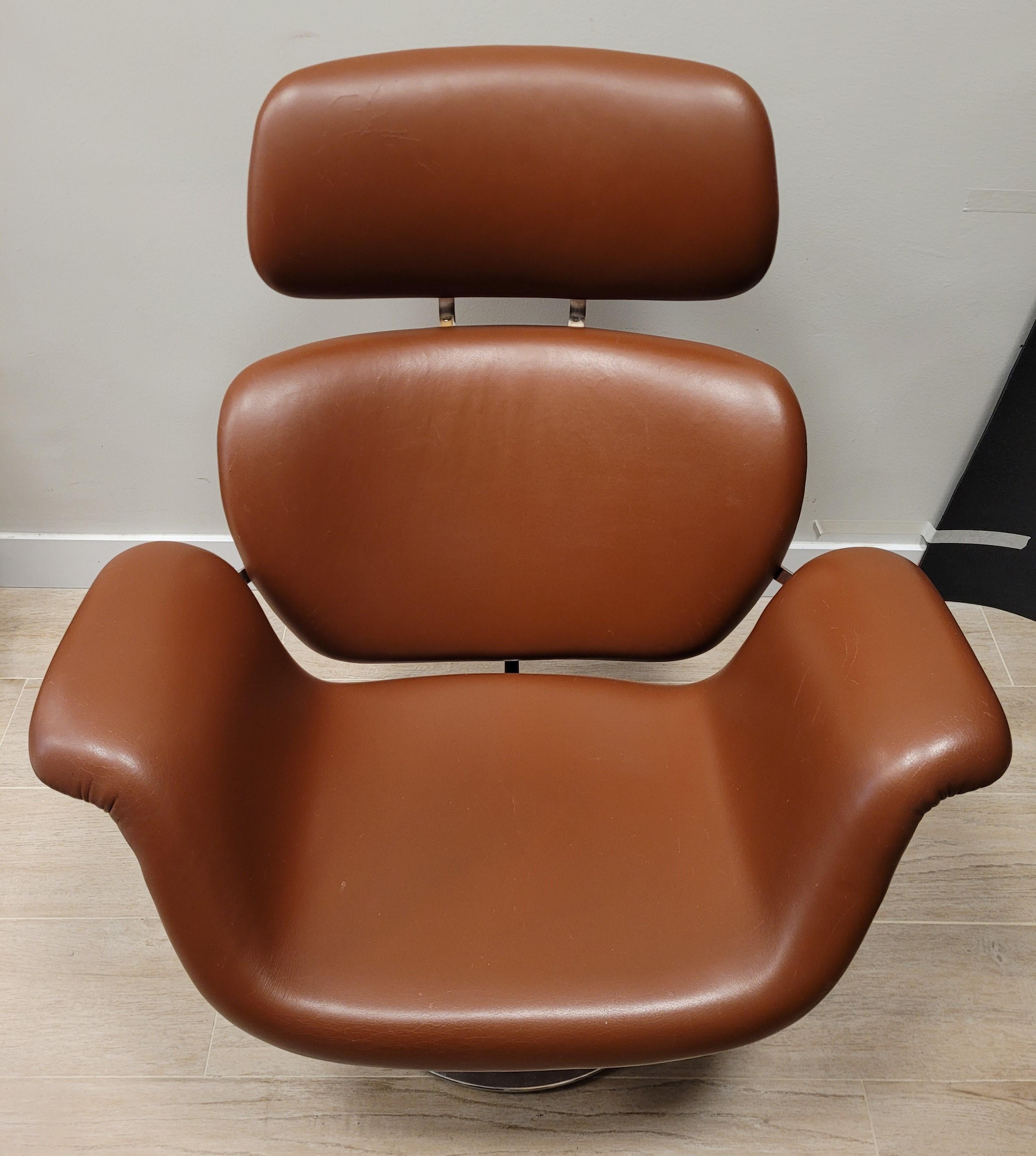 70s Big Tulip, Pierre Paulin  for Artifort Brown Chaise longue.  leather 1