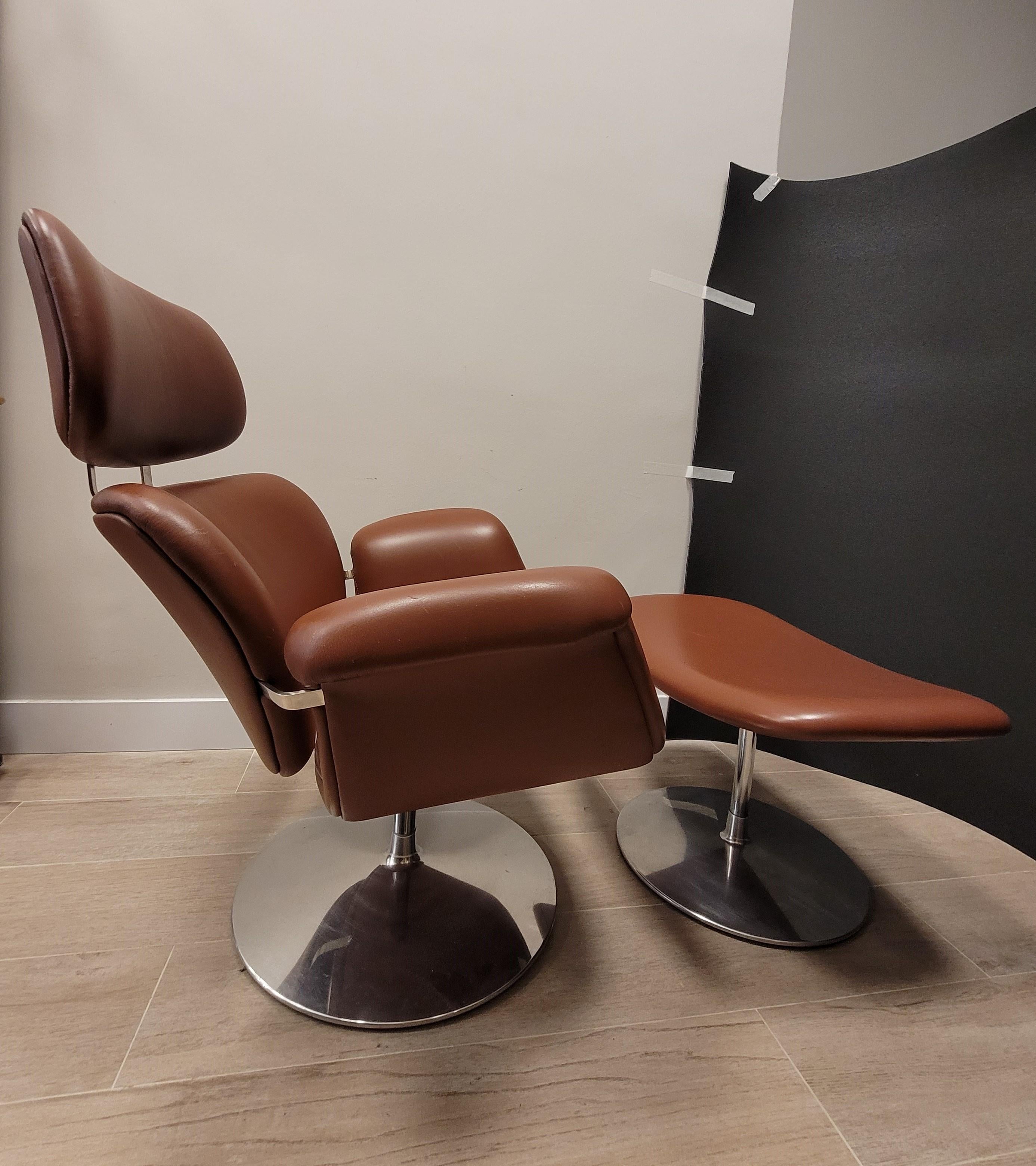 Amazing Big Tulip ,Dutch production. Model with ovoid headrest produced by Artifort between 1959 and 1961.
 Chaise lounge from the 70s, designed by Pierre Paulin for Artifort in exquisite tobacco-tone leather and steel, marks and plaque on the