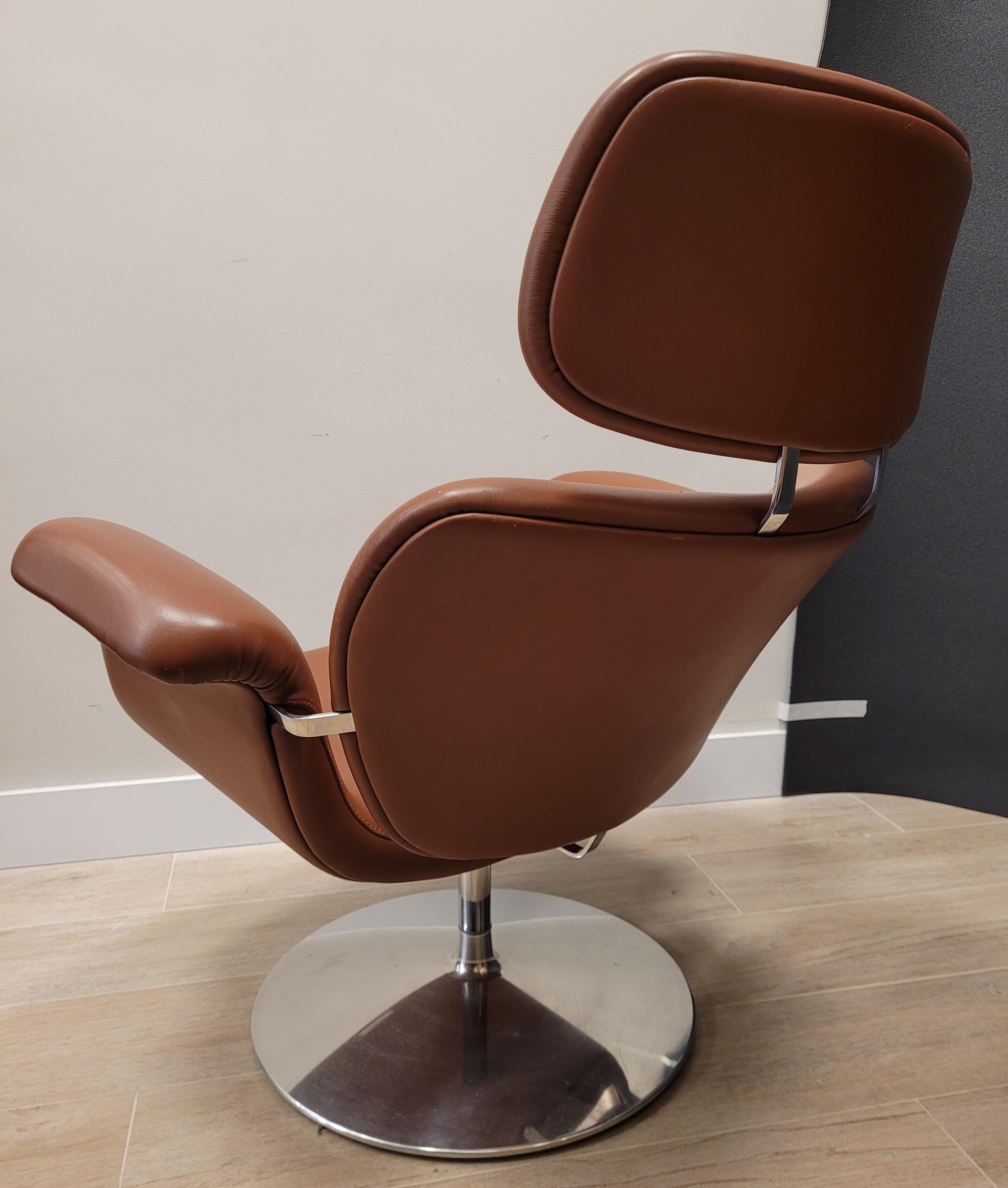 Hand-Crafted 70s Big Tulip, Pierre Paulin  for Artifort Brown Chaise longue.  leather