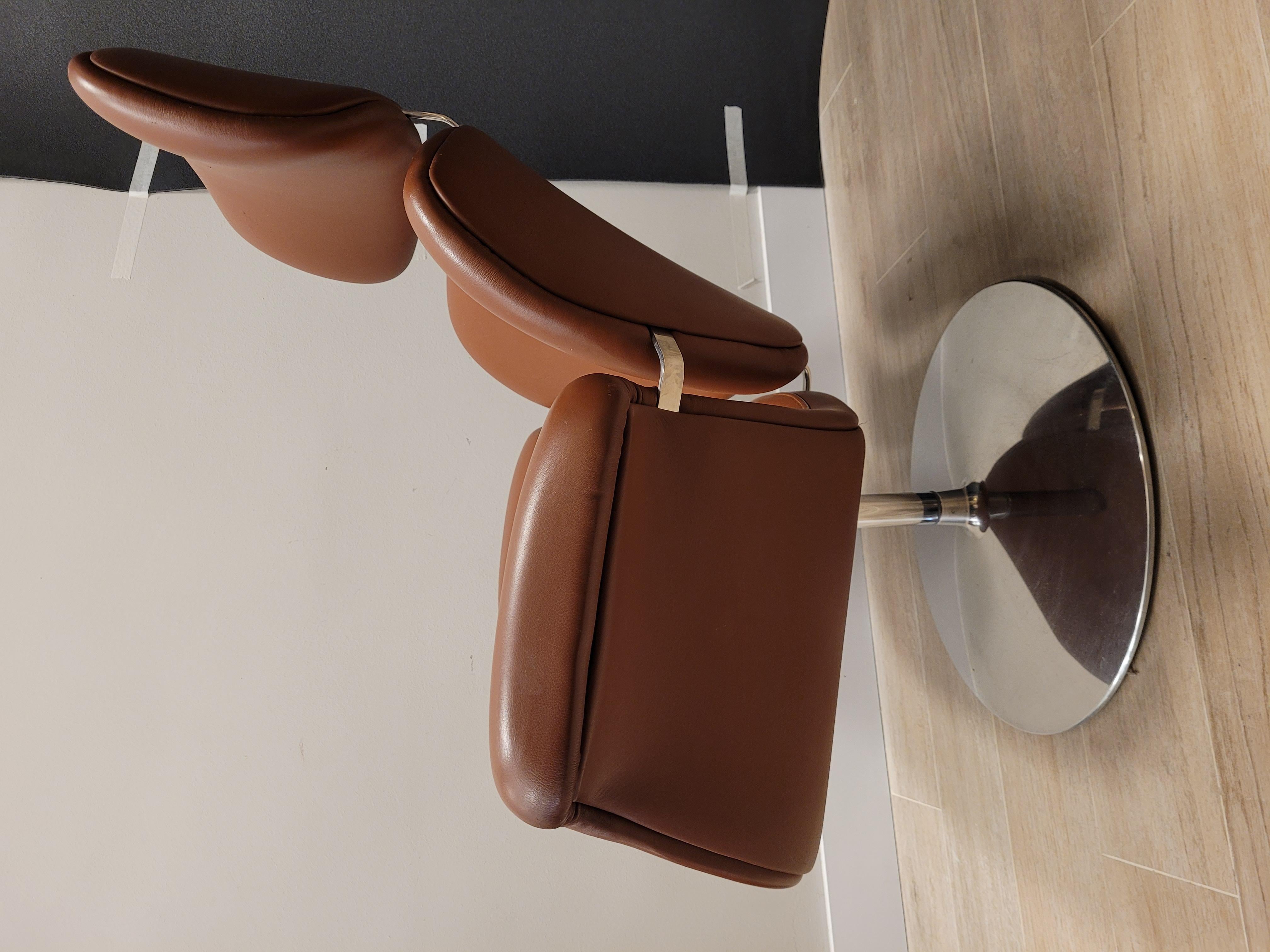 70s Big Tulip, Pierre Paulin  for Artifort Brown Chaise longue.  leather In Good Condition In Valladolid, ES