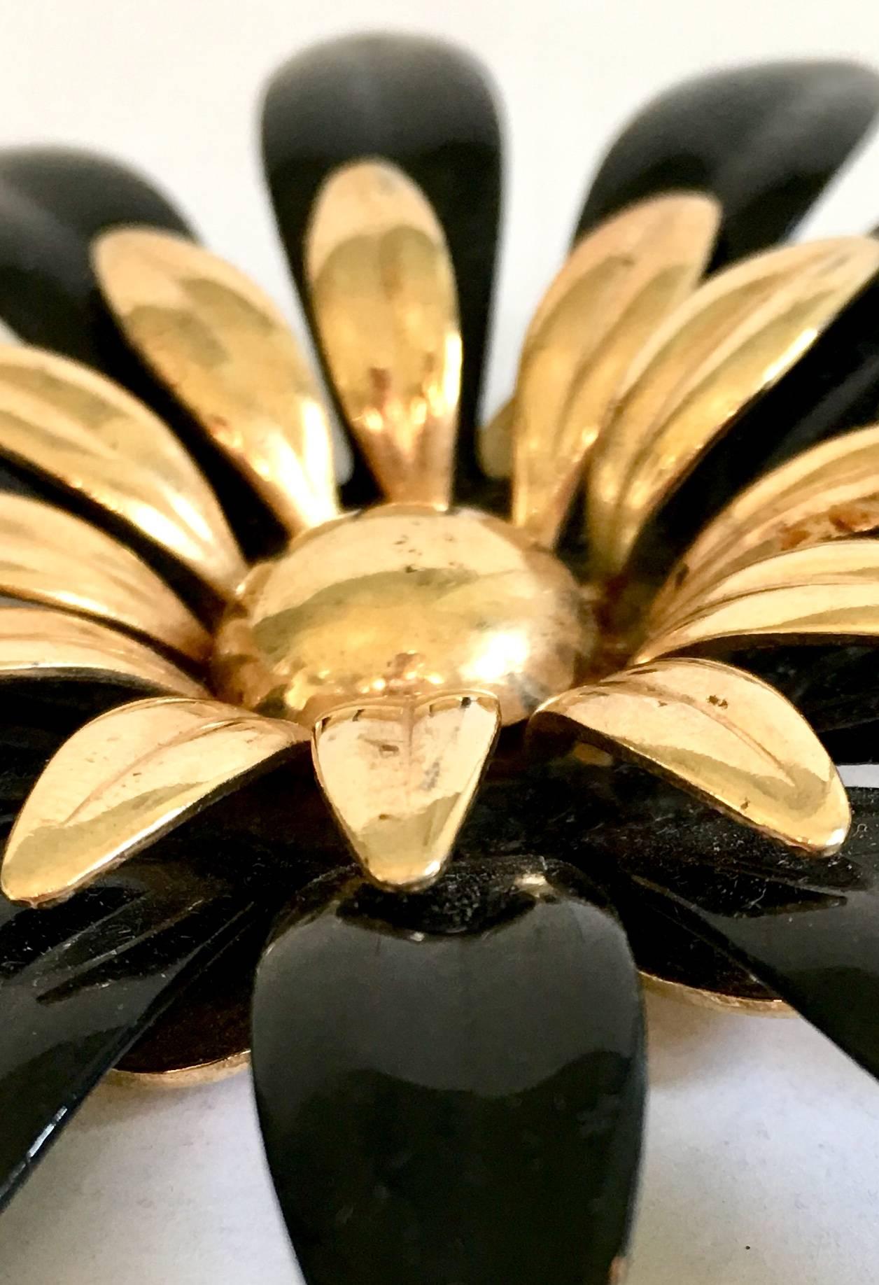 70'S Black Enamel & Gold Plate Flower Brooch By, Sarah Coventry In Good Condition In West Palm Beach, FL