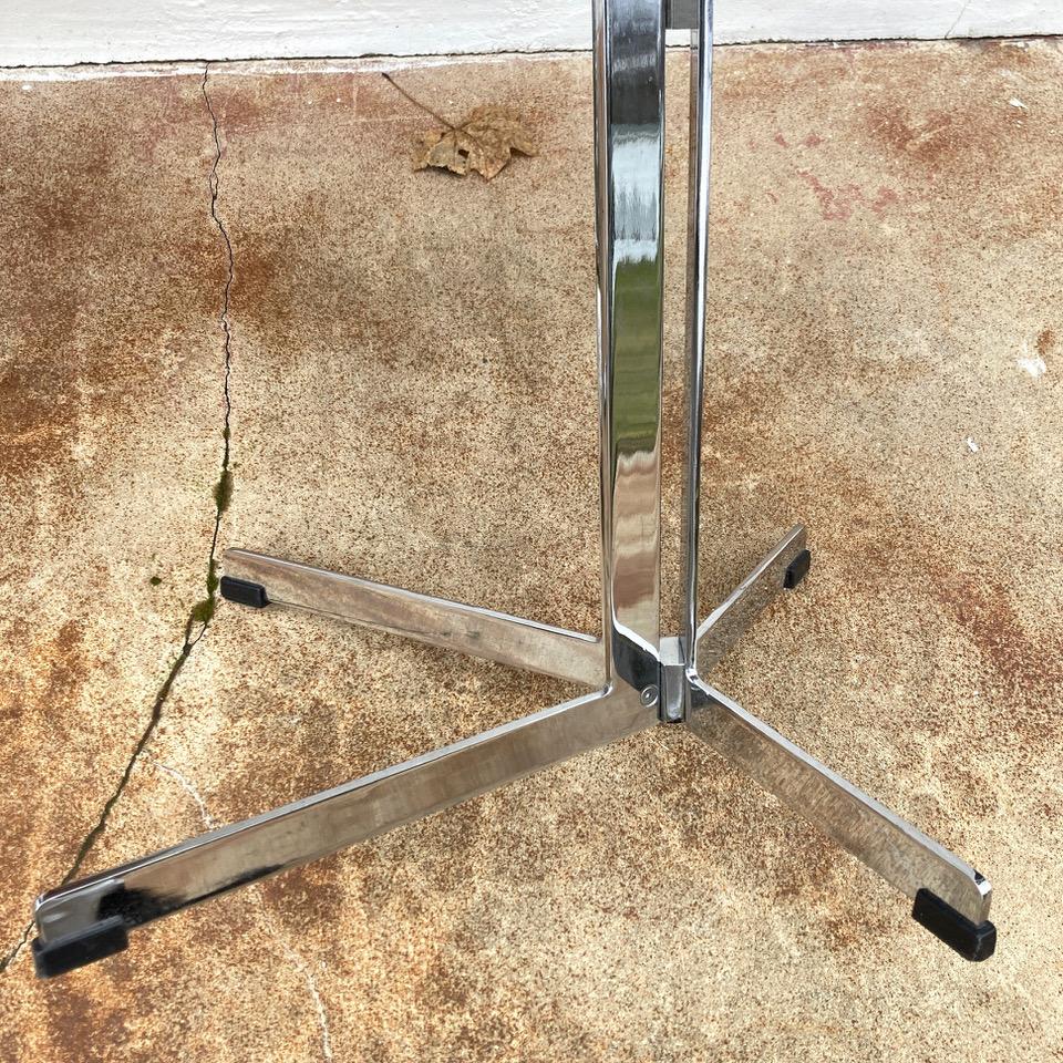 70's British MidCentury Modern Chairs with Chrome Bases, Manner of Milo Baughman In Excellent Condition For Sale In Lambertville, NJ