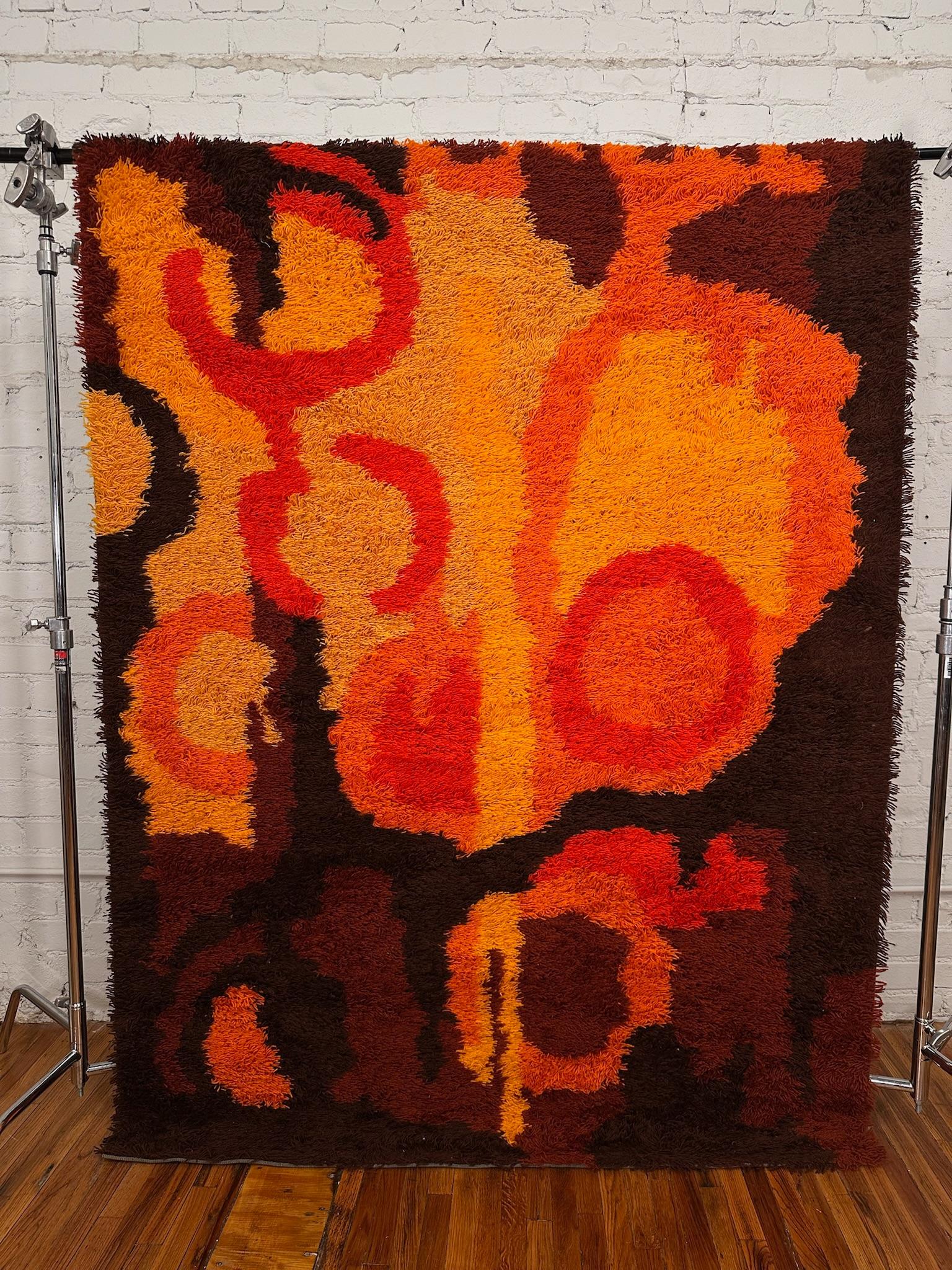 Fin du 20e siècle CARMEN 70's Abstract Circle Brown Orange UNUSED Mid Century Wool Rya Rug Modern en vente