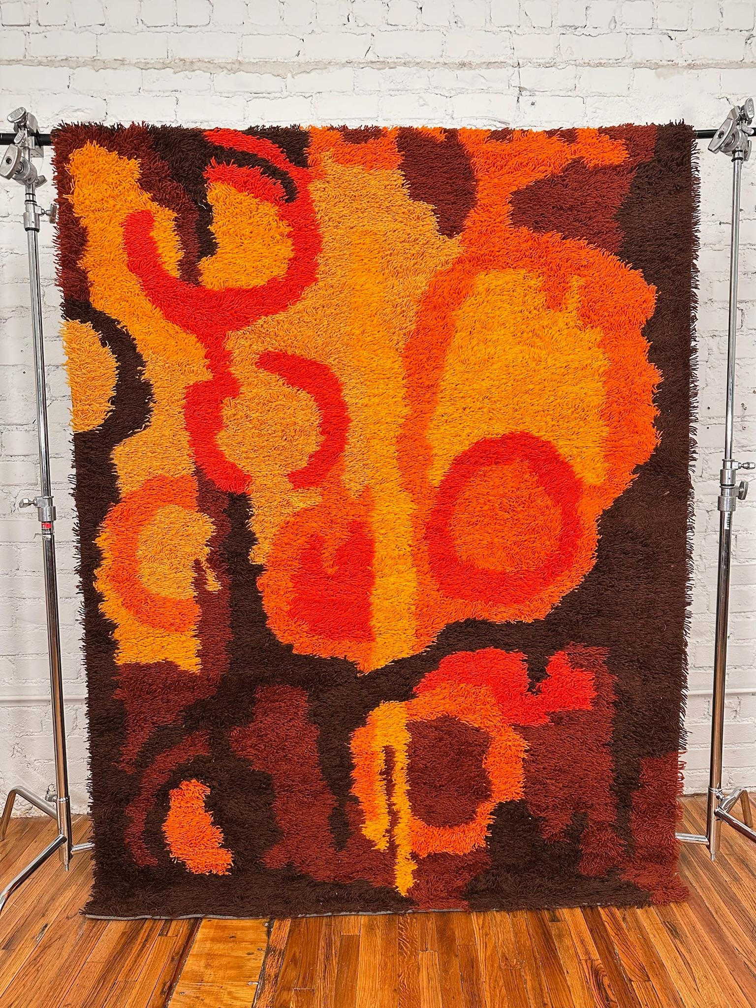 Laine CARMEN 70's Abstract Circle Brown Orange UNUSED Mid Century Wool Rya Rug Modern en vente