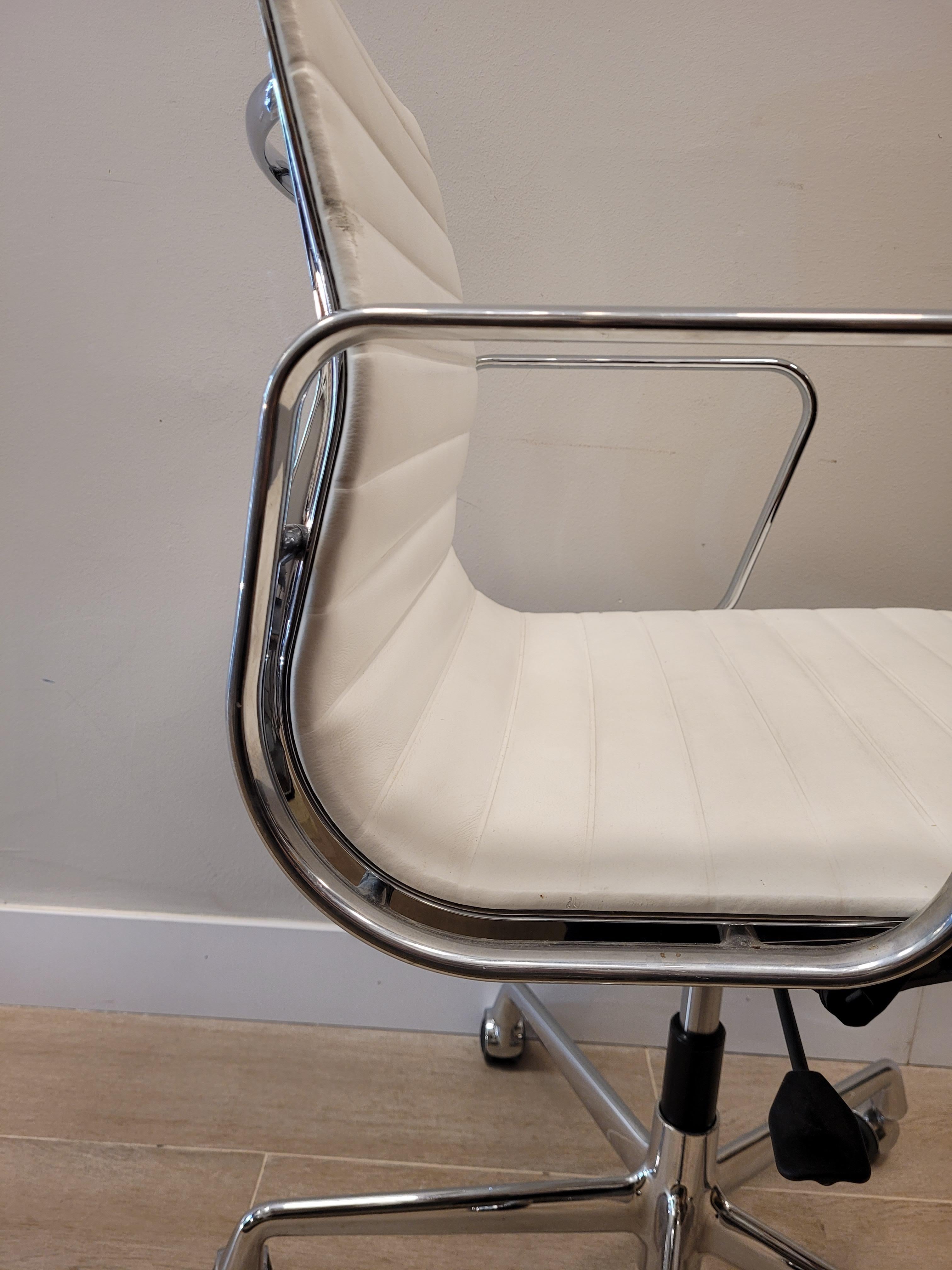 Hand-Crafted 70s Charles & Ray Eames EA 117 White  Chair for Vitra aluminium leather