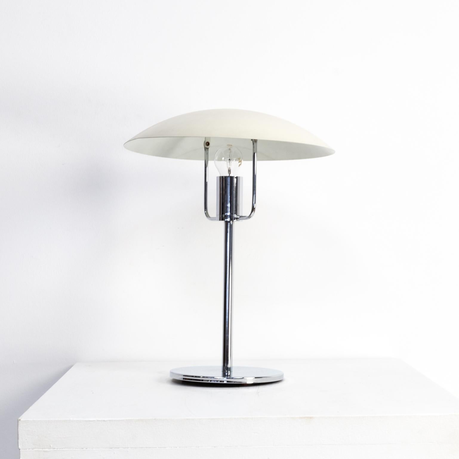 1970s Chrome and Metal Table Lamp for SCE (Ende des 20. Jahrhunderts) im Angebot
