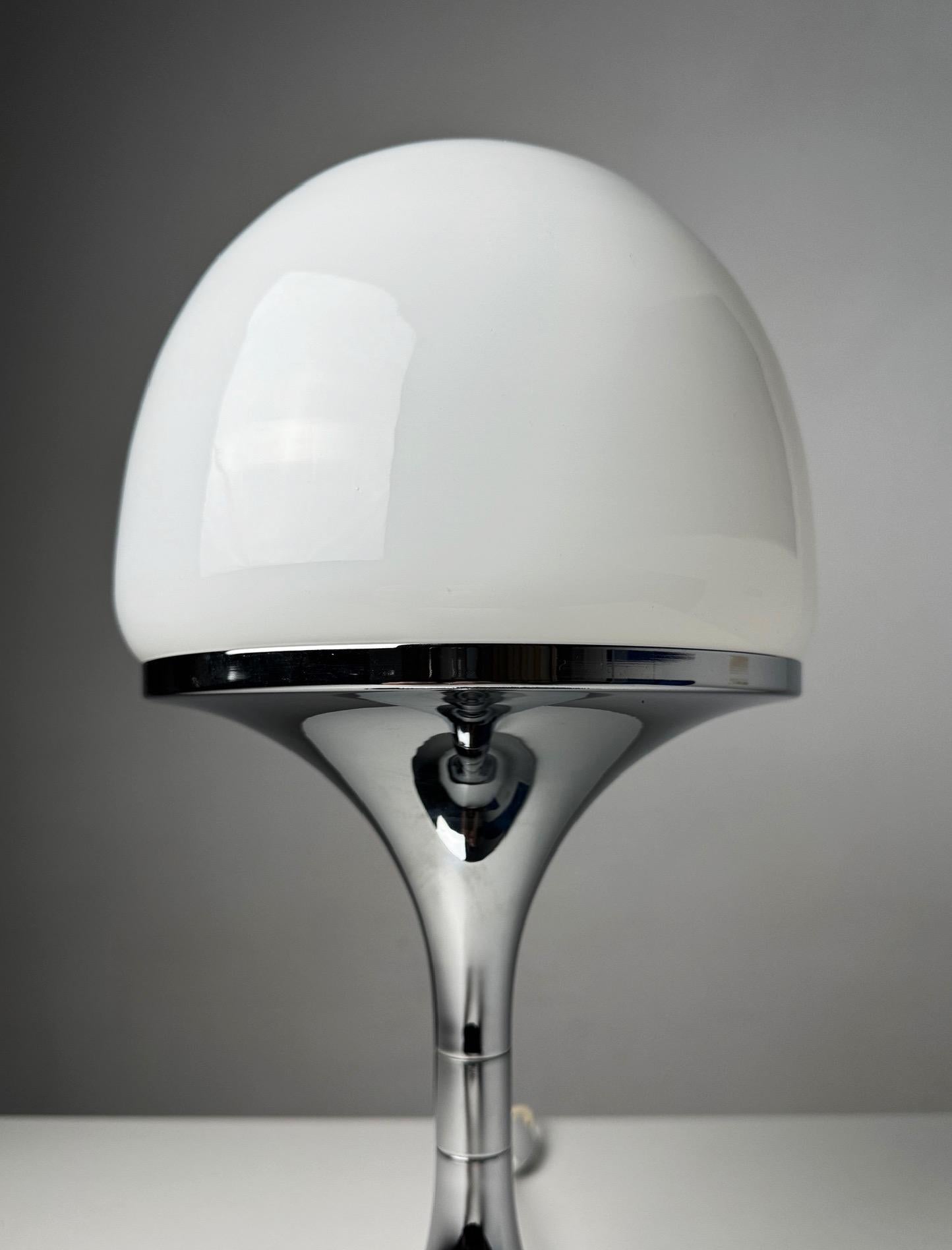 70s Chrome and Opaline Table Lamp – Space Age Design In Good Condition For Sale In BARCELONA, ES