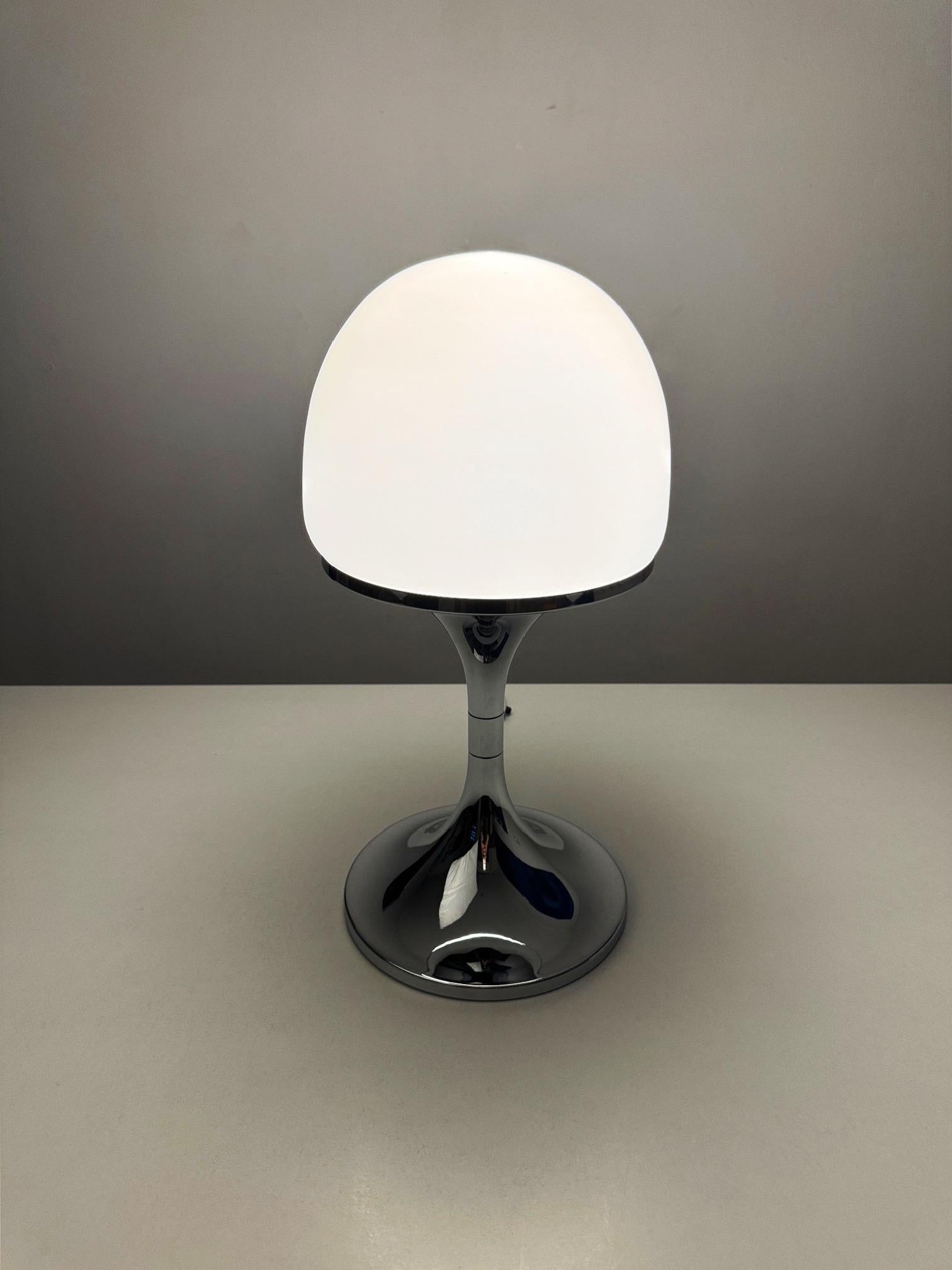 70s Chrome and Opaline Table Lamp – Space Age Design For Sale 2