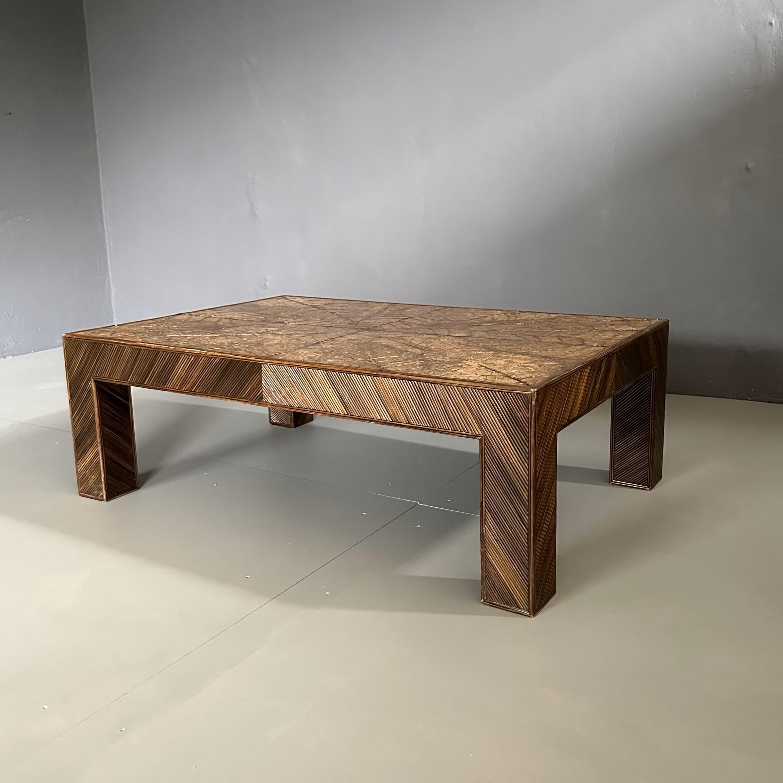 70s coffee table, in bamboo with tobacco leaf top by Arpex International In Good Condition For Sale In Milan, IT