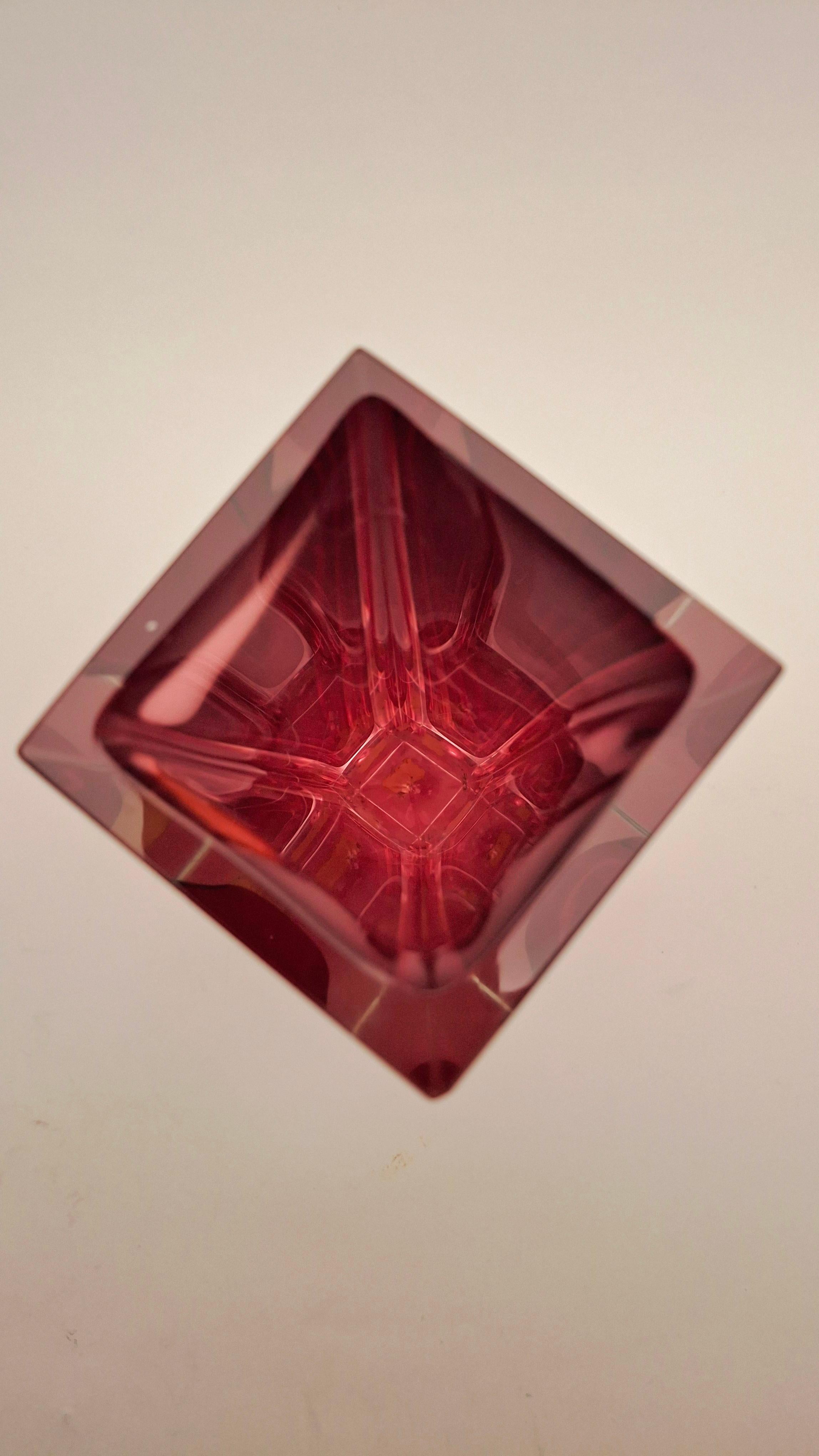 A beautiful pink cubic Sommerso vase designed and manufactured for Seguso in Murano in the 1970s. Handcrafted faceted glass using the 