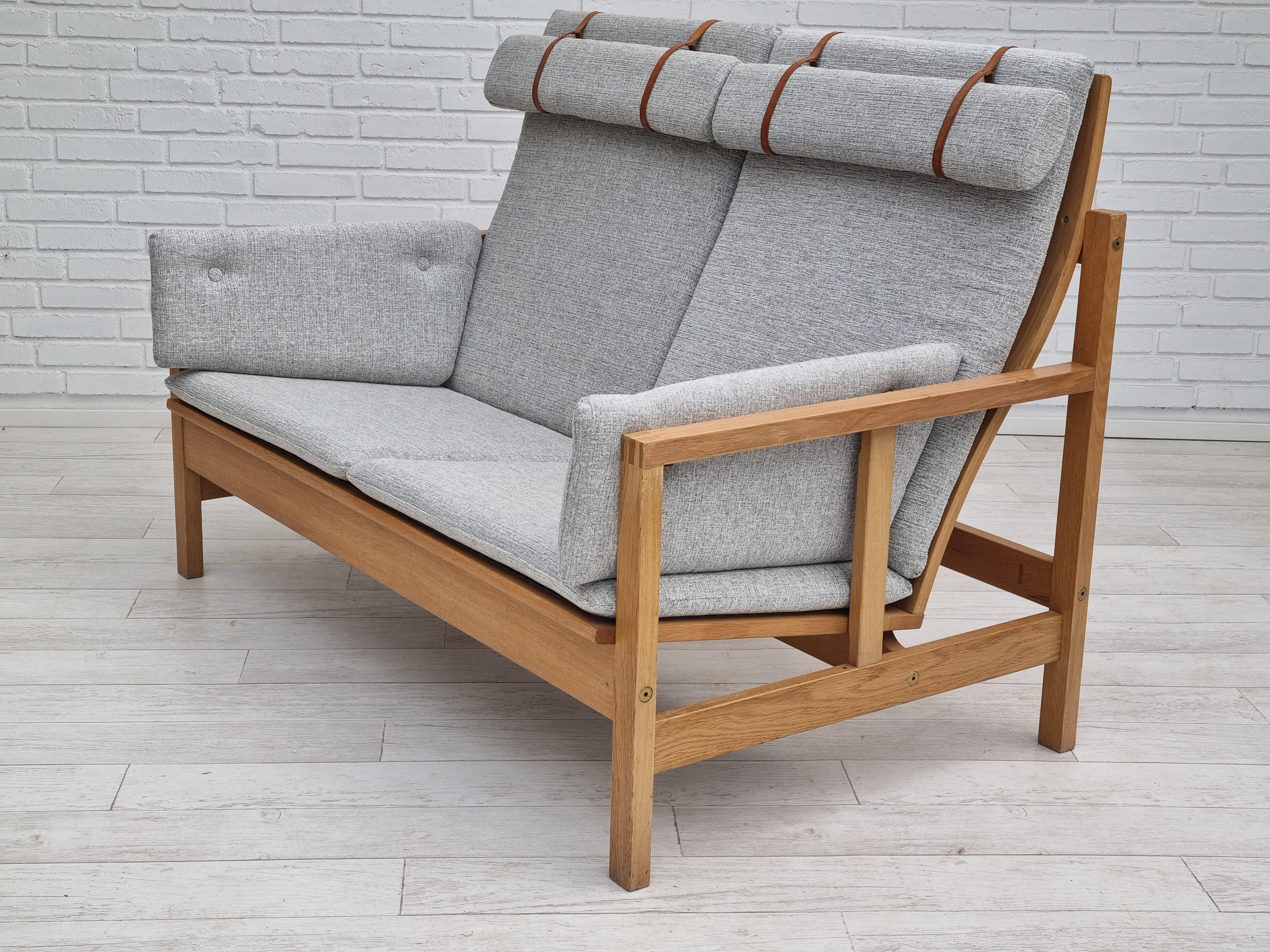 70s, Danish design by Børge Mogensen, 2 seater sofa, model 2252, oak wood In Excellent Condition In Tarm, 82