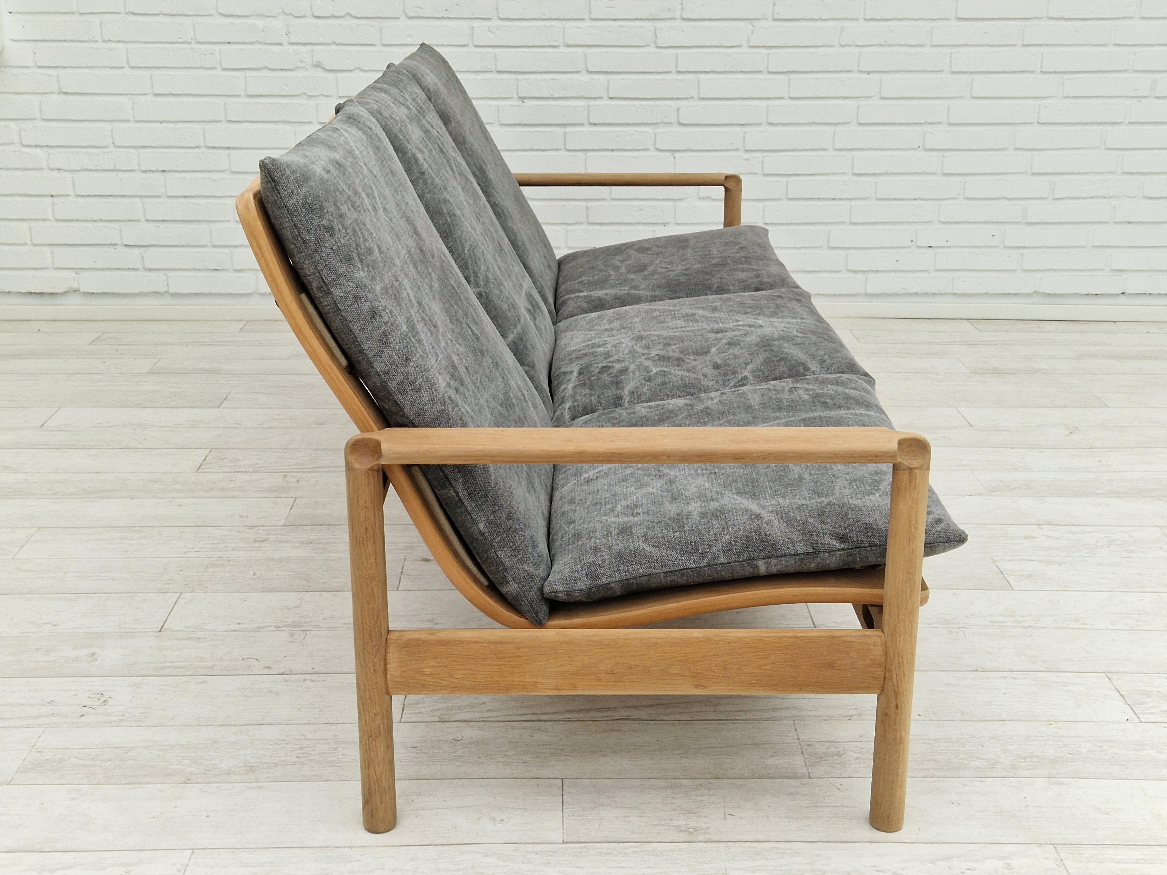 70s, Danish design, renovated 3 seater sofa, linen furniture fabric, oak wood For Sale 6