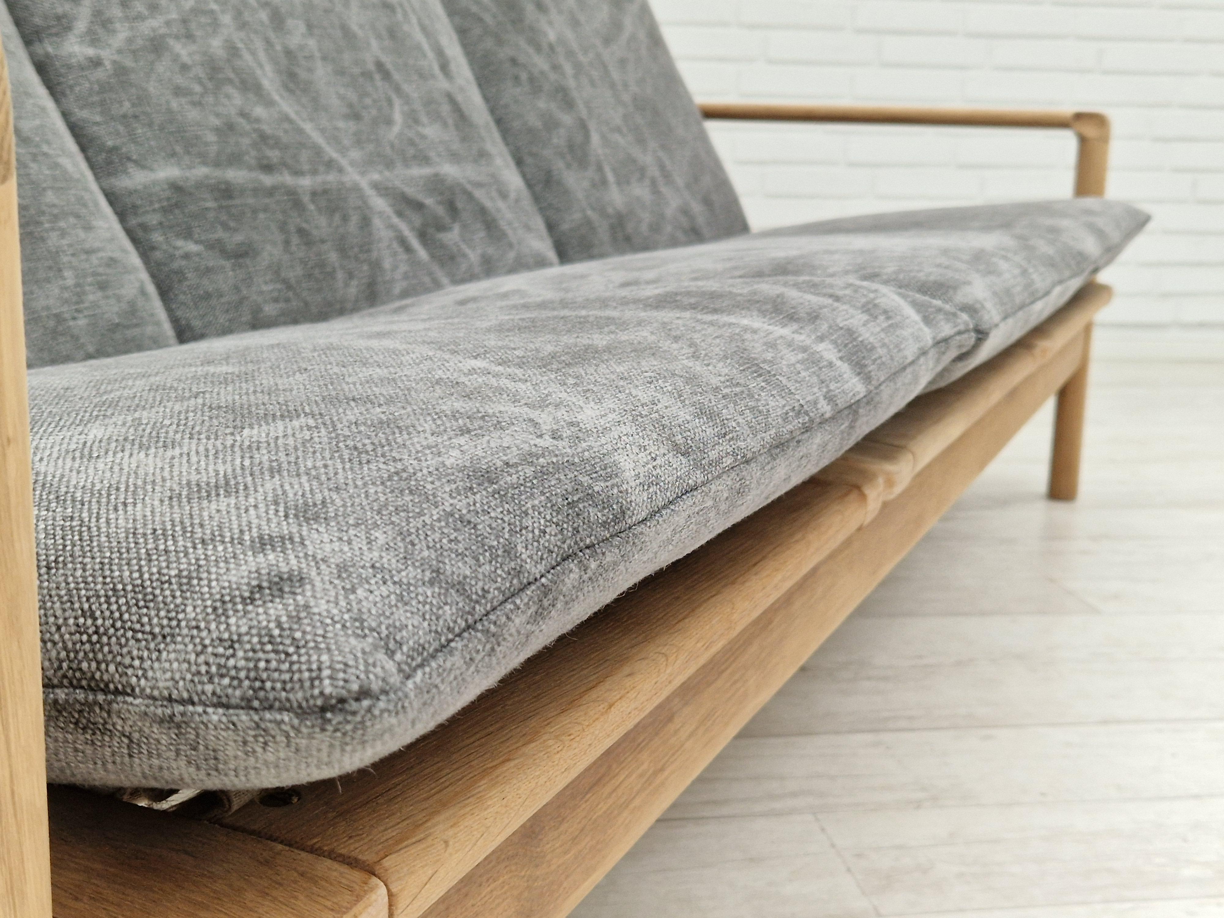 70s, Danish design, renovated 3 seater sofa, linen furniture fabric, oak wood For Sale 9