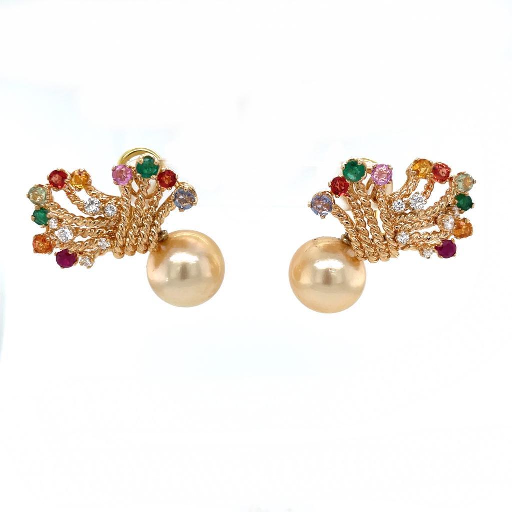 Delightful pair of 18 kt yellow gold earrings with diamonds, colored gemstones and Australian pearls (diameter 12,5/13,0 mm). Meticulously handmade by Italian artisans around the 70s, the jewel takes up a very popular style in the 50s.

CONDITION: