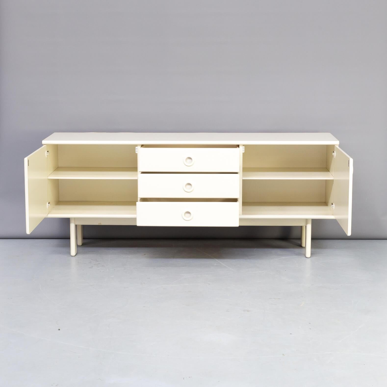 Born in Helsinki in 1932 Eero Aarnio studied interior and industrial design and worked for Tapiovaara and Asko before launching his own studio. His work has been used a lot in films, videos and fashion shoots. Aarnio won several awards and is shown