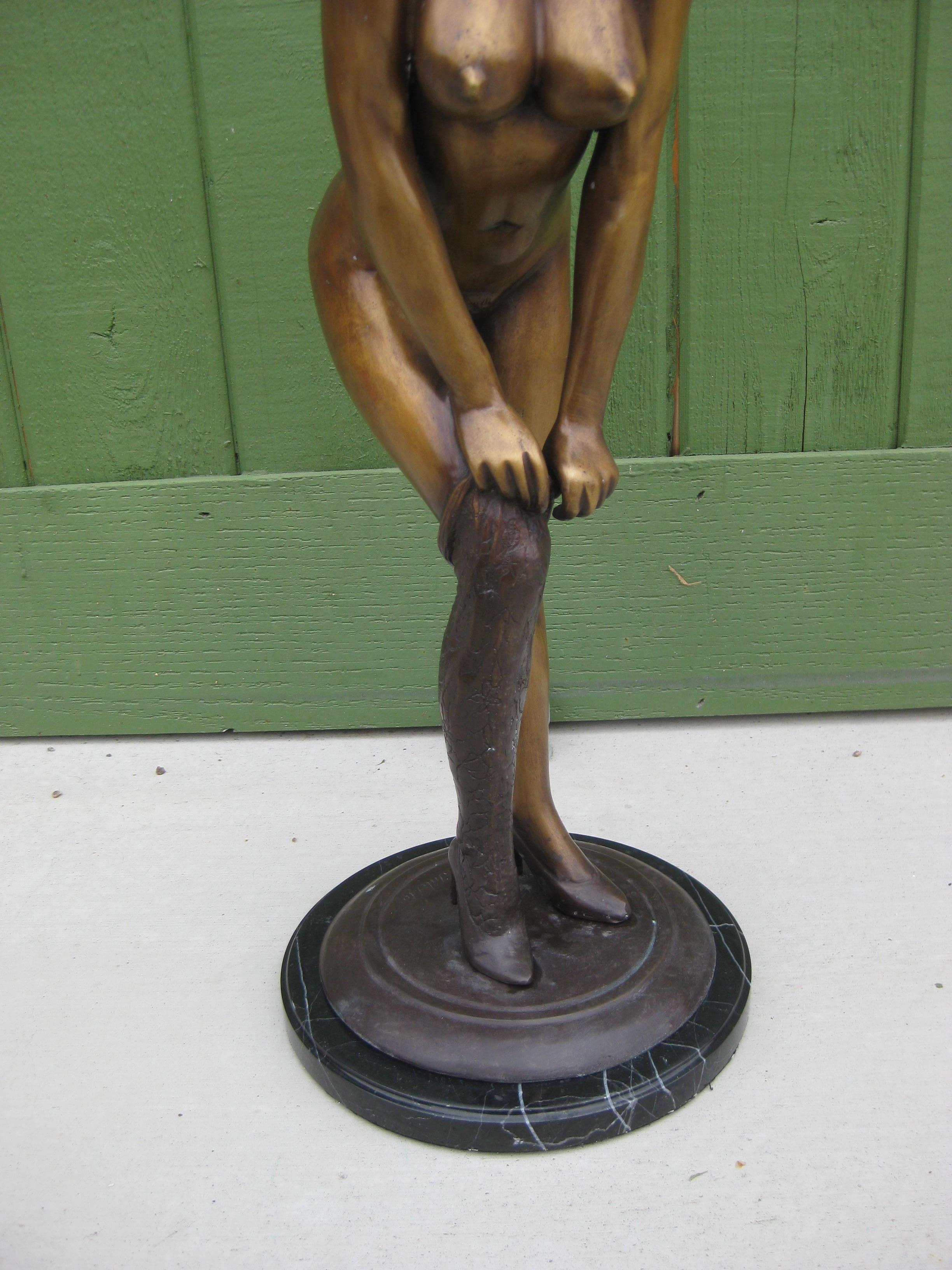 Americano Scultura erotica in bronzo degli anni '70, nuda, risicata ed esotica, firmata! Francese? 23