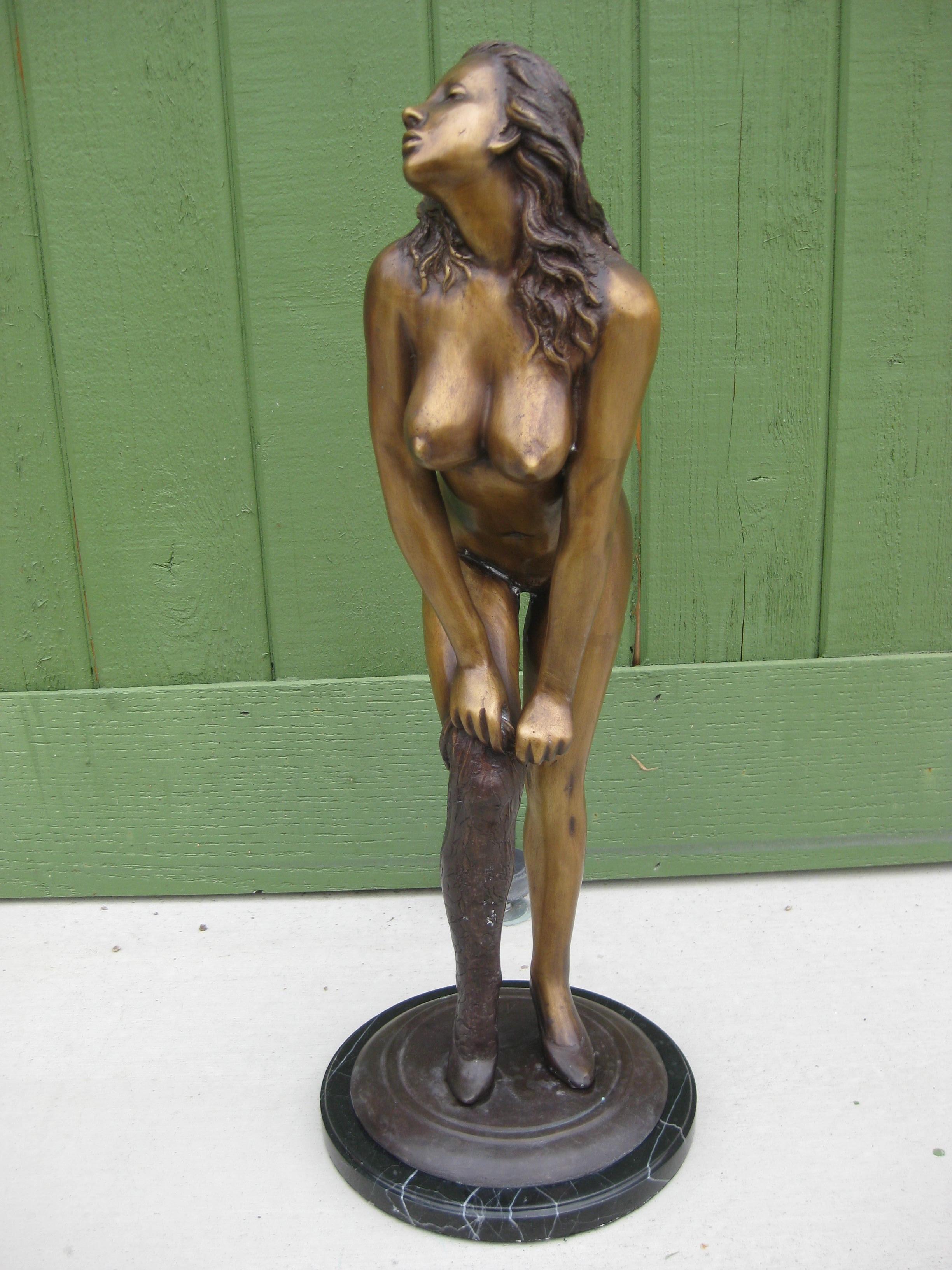 Bronzo Scultura erotica in bronzo degli anni '70, nuda, risicata ed esotica, firmata! Francese? 23