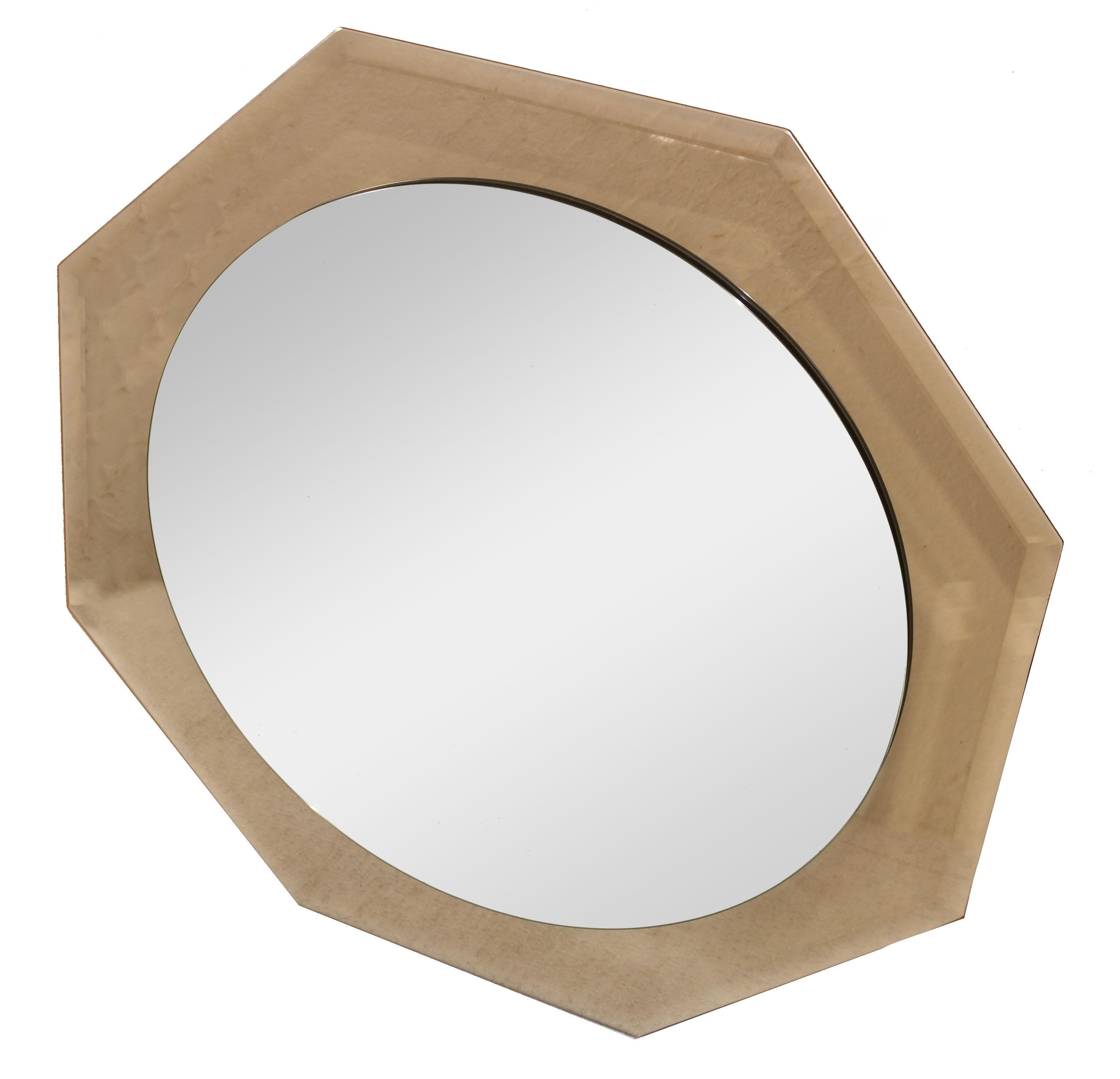 Italiano Fontana Arte anni '70 Specchio da parete in vetro fumé ottagonale smussato Deco Mirror Veca in vendita