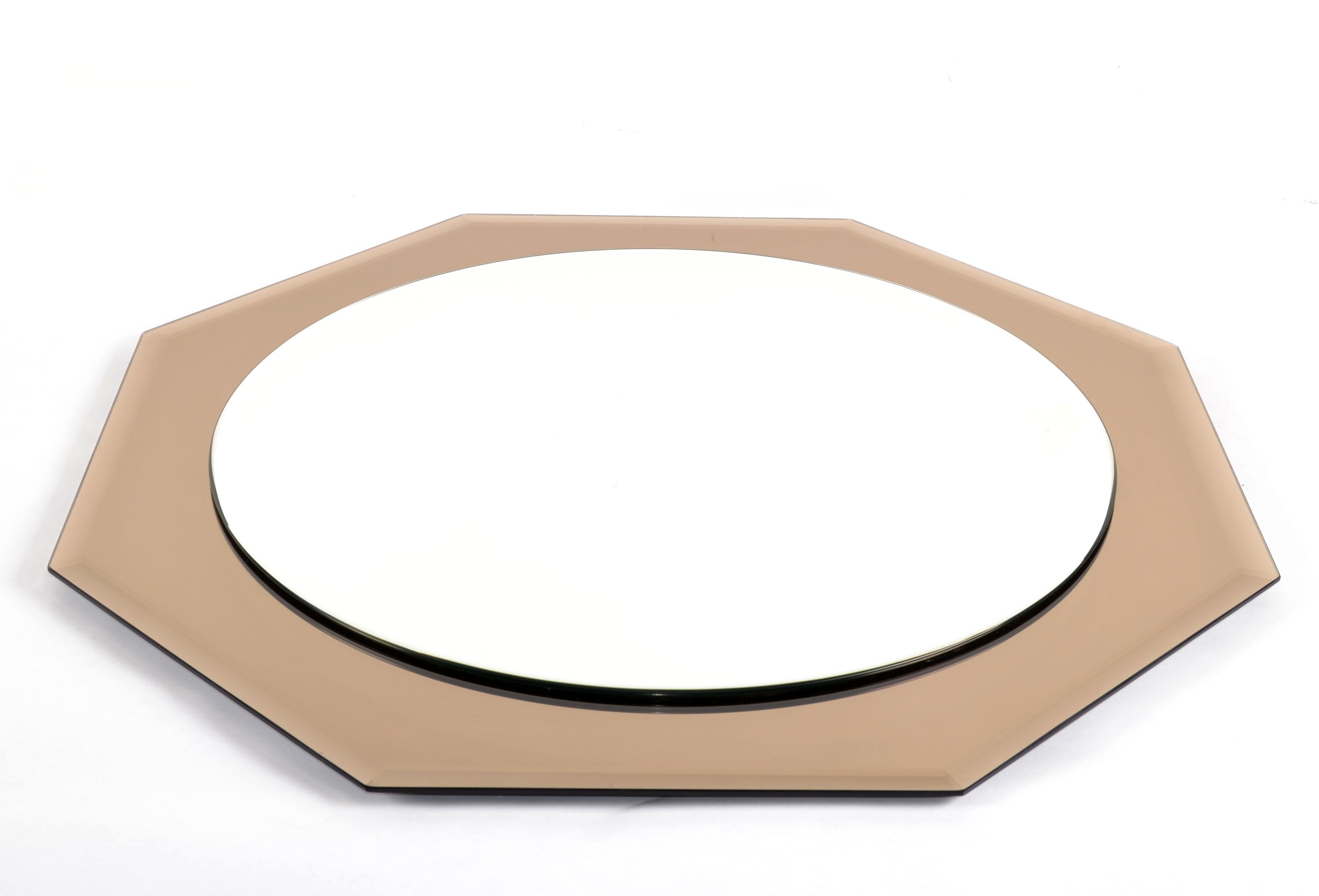 Smussato Fontana Arte anni '70 Specchio da parete in vetro fumé ottagonale smussato Deco Mirror Veca in vendita