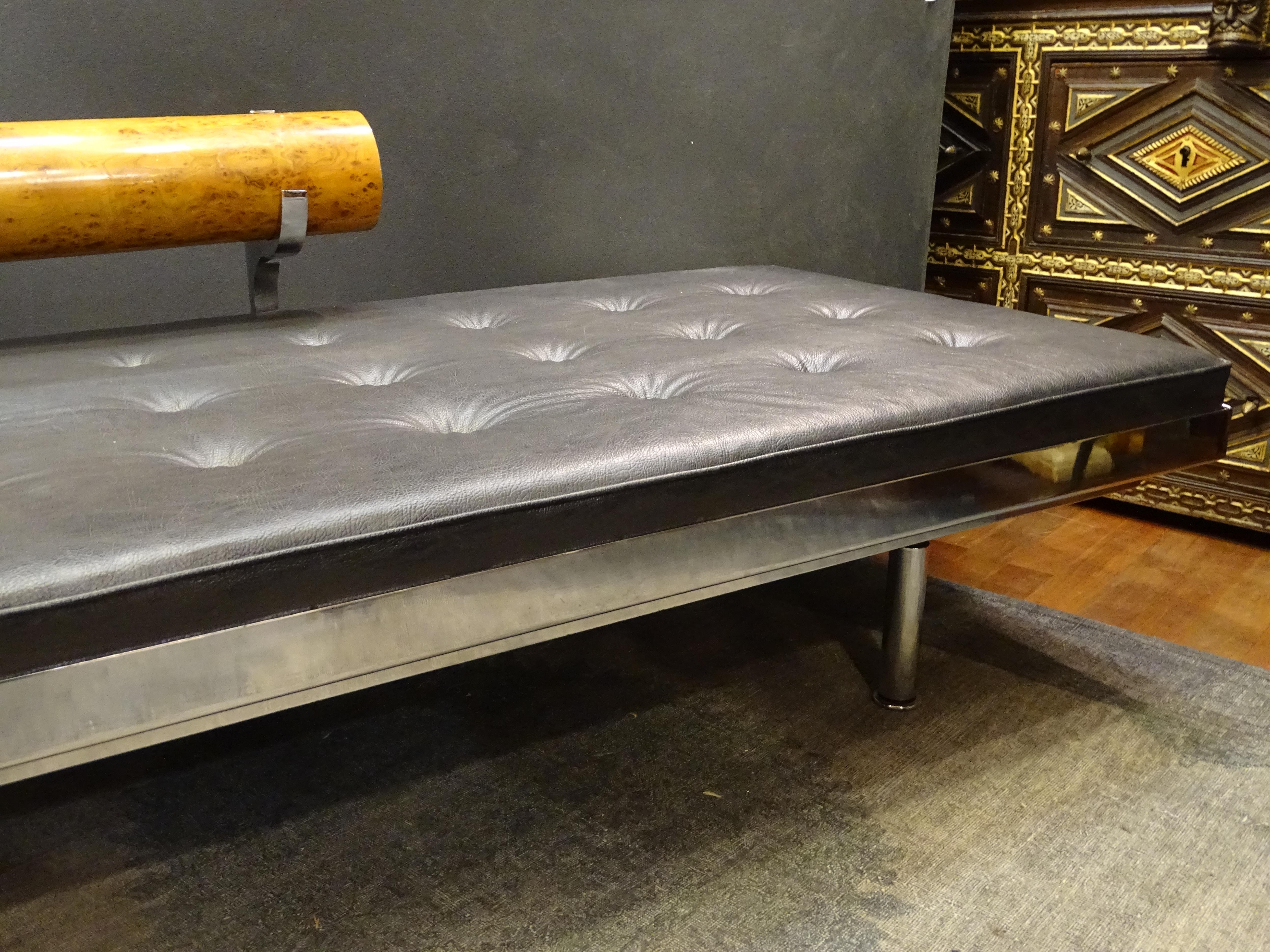 Hand-Crafted 70s French Black Chaise Longue, Daybed, Leather, Wood and Steel