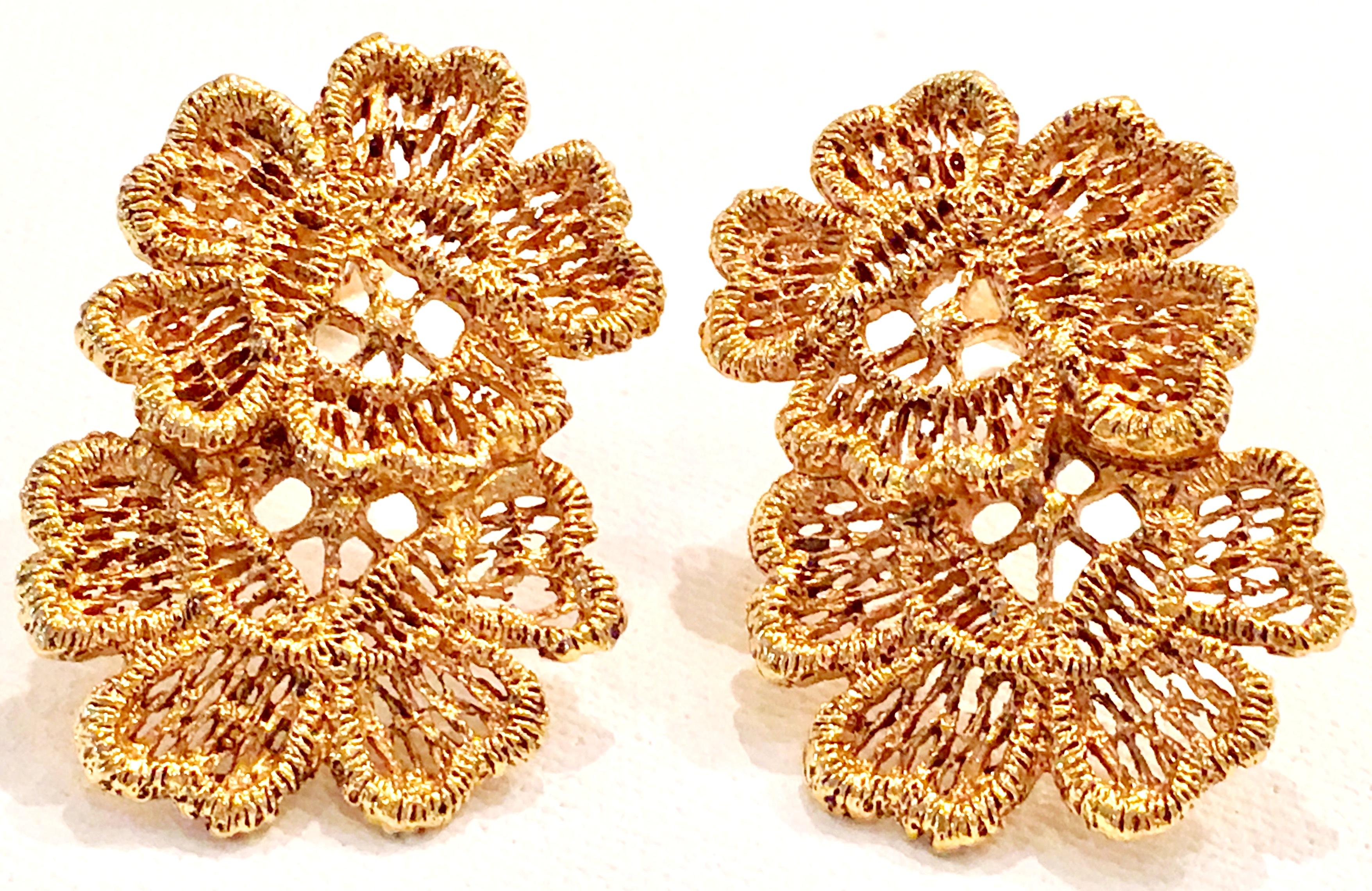 70'S Gold Plate Organic Abstract Double Flower Form Earrings By, Carol Dauplaise.
These clip style earrings are signed on the underside, Dauplaise.