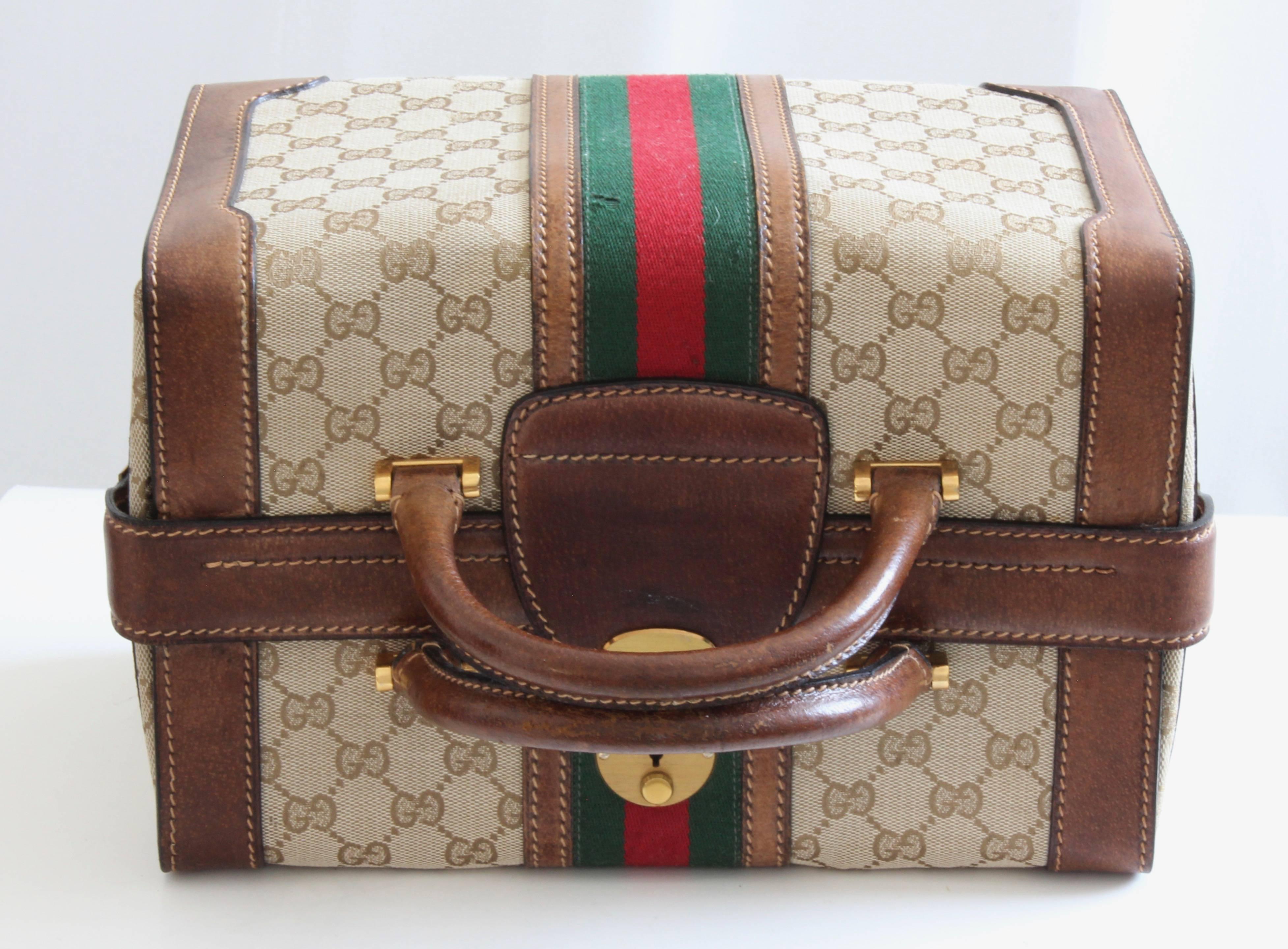 Gucci Logo Doctors Bag Train Case Vanity Webbing Travel Carry On Luggage, 1970s In Good Condition In Port Saint Lucie, FL