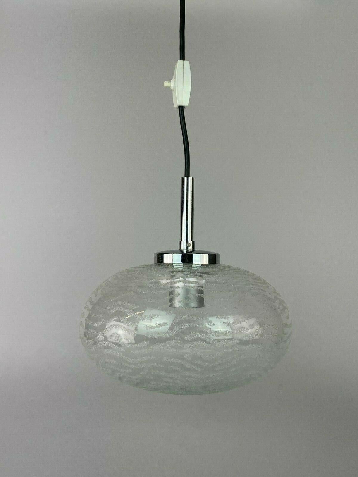 lampe à suspension des années 70 lampe de plafond lampe de l'âge de l'espace verre Hustadt lampes

Objet : lampe

Fabricant : Lumières Hustadt

État : bon

Âge : environ 1960-1970

Dimensions :

Diamètre = 23,5 cm
Hauteur =