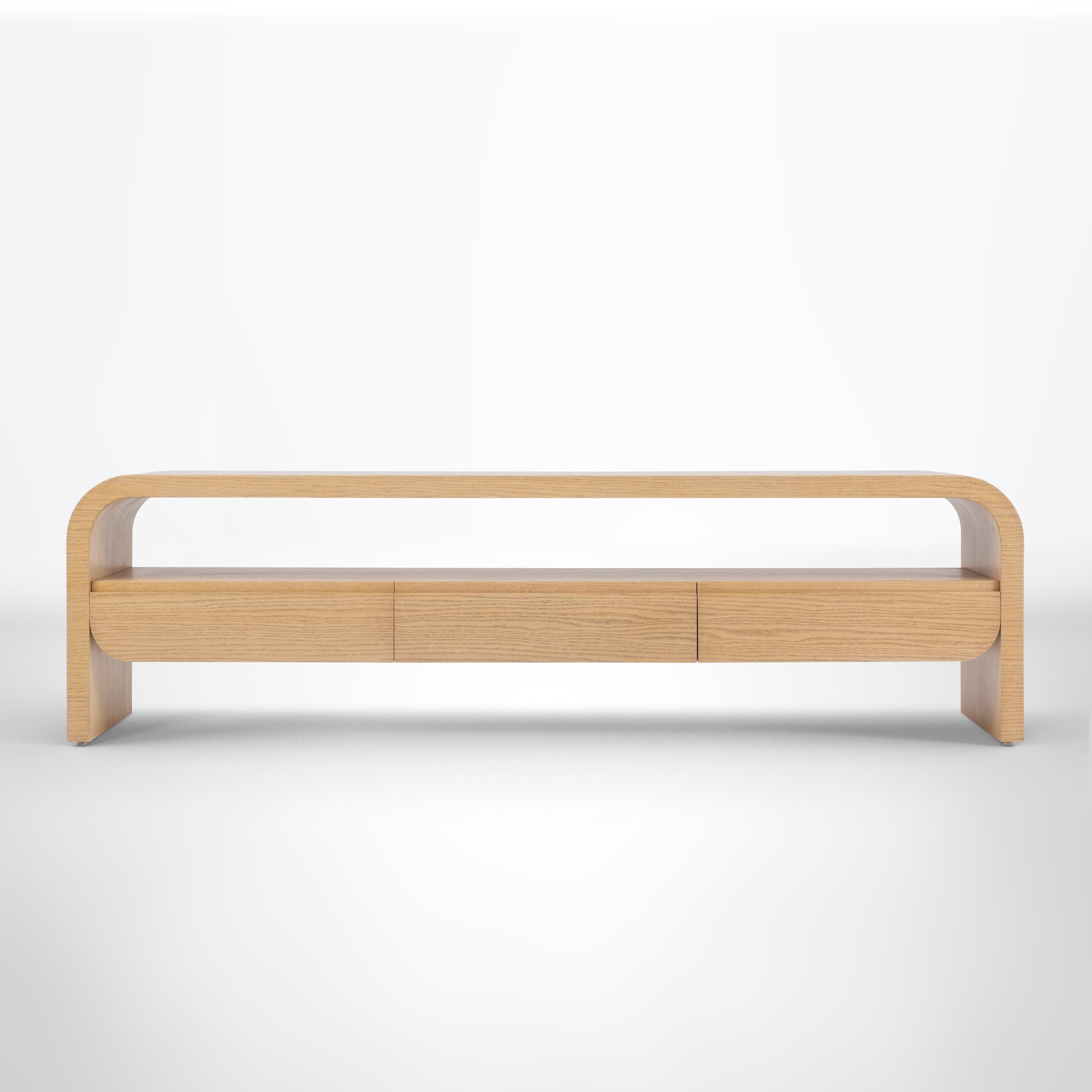 XXIe siècle et contemporain Unité TV en bois de chêne d'inspiration des années 70 avec bords courbés et lisses en vente