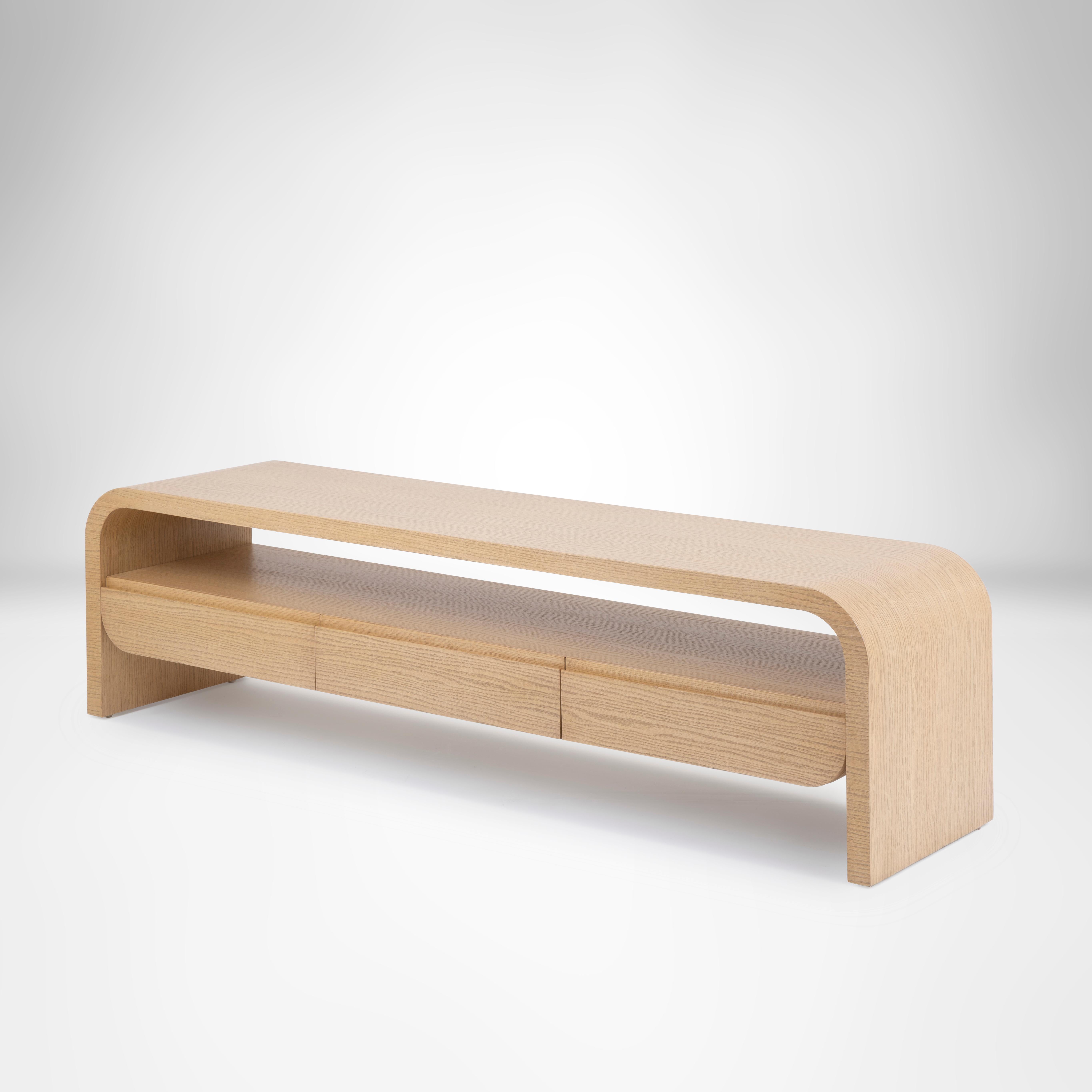 Chêne Unité TV en bois de chêne d'inspiration des années 70 avec bords courbés et lisses en vente