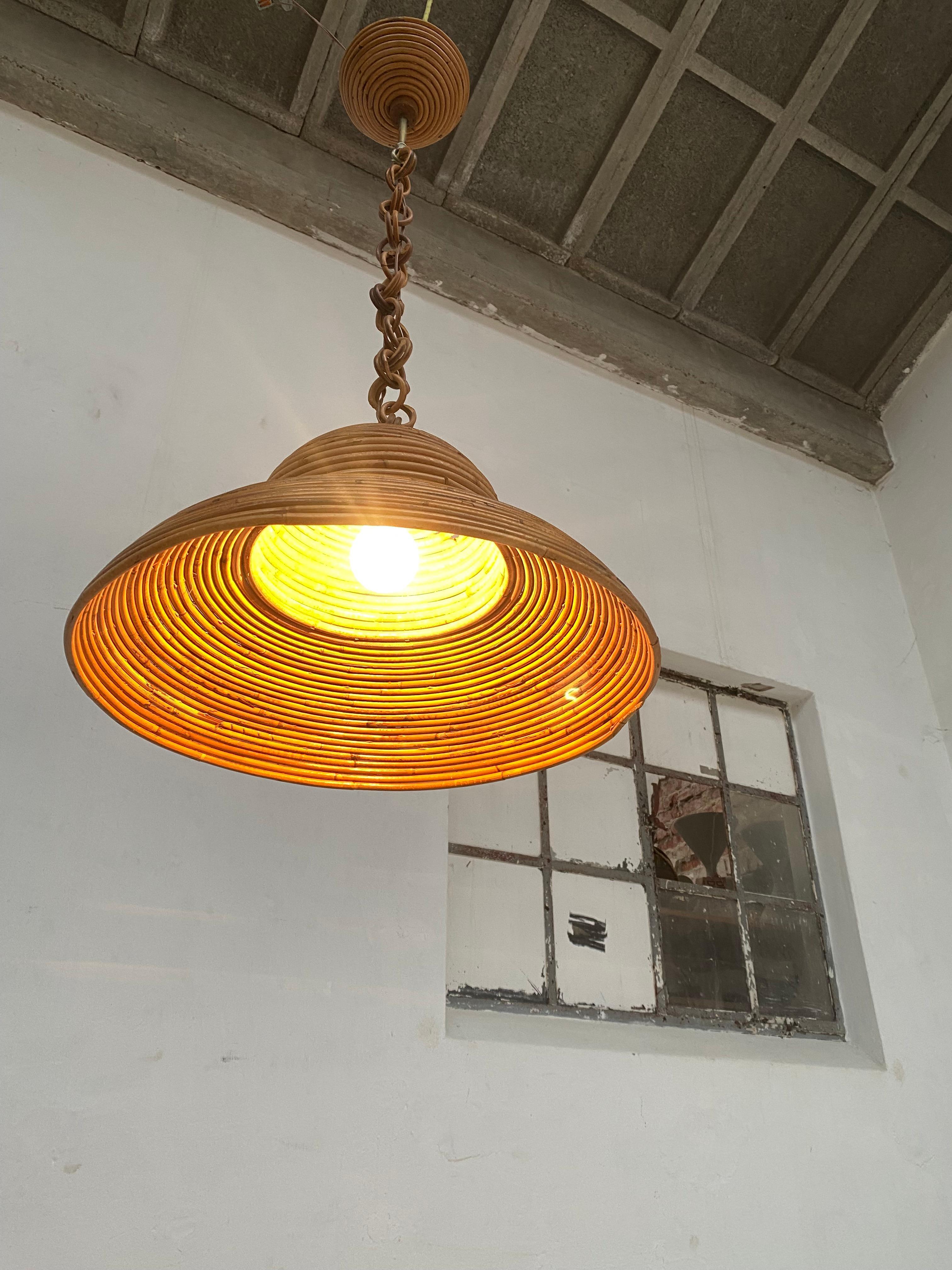 Tessuto a mano Lampada a sospensione in bambù italiana degli anni '70 stile Bohemien Hippie Chique in vendita