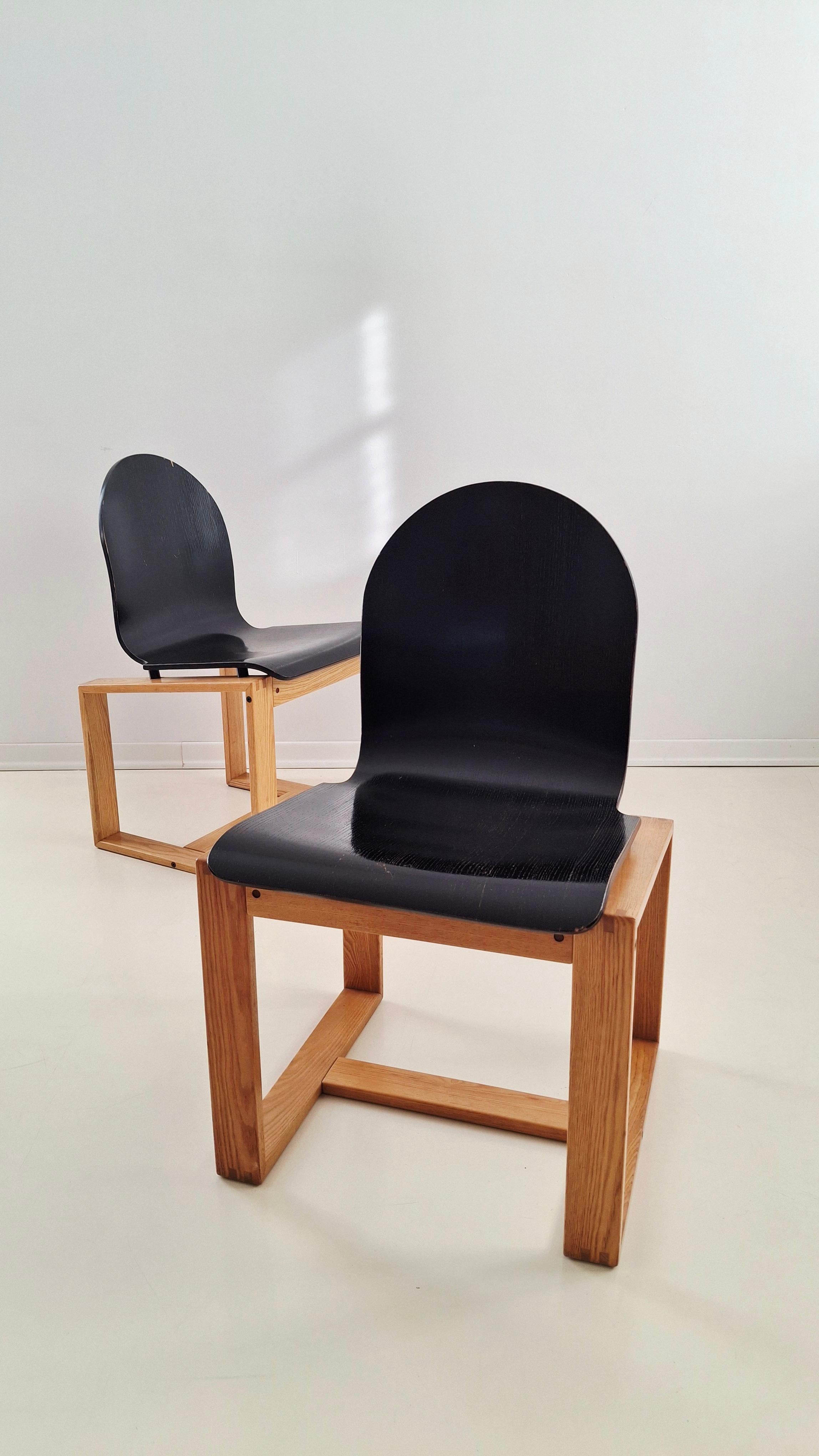 Chaises italiennes minimales en bois courbé des années 70, frêne et ébonisé 1 de 2 en vente 6