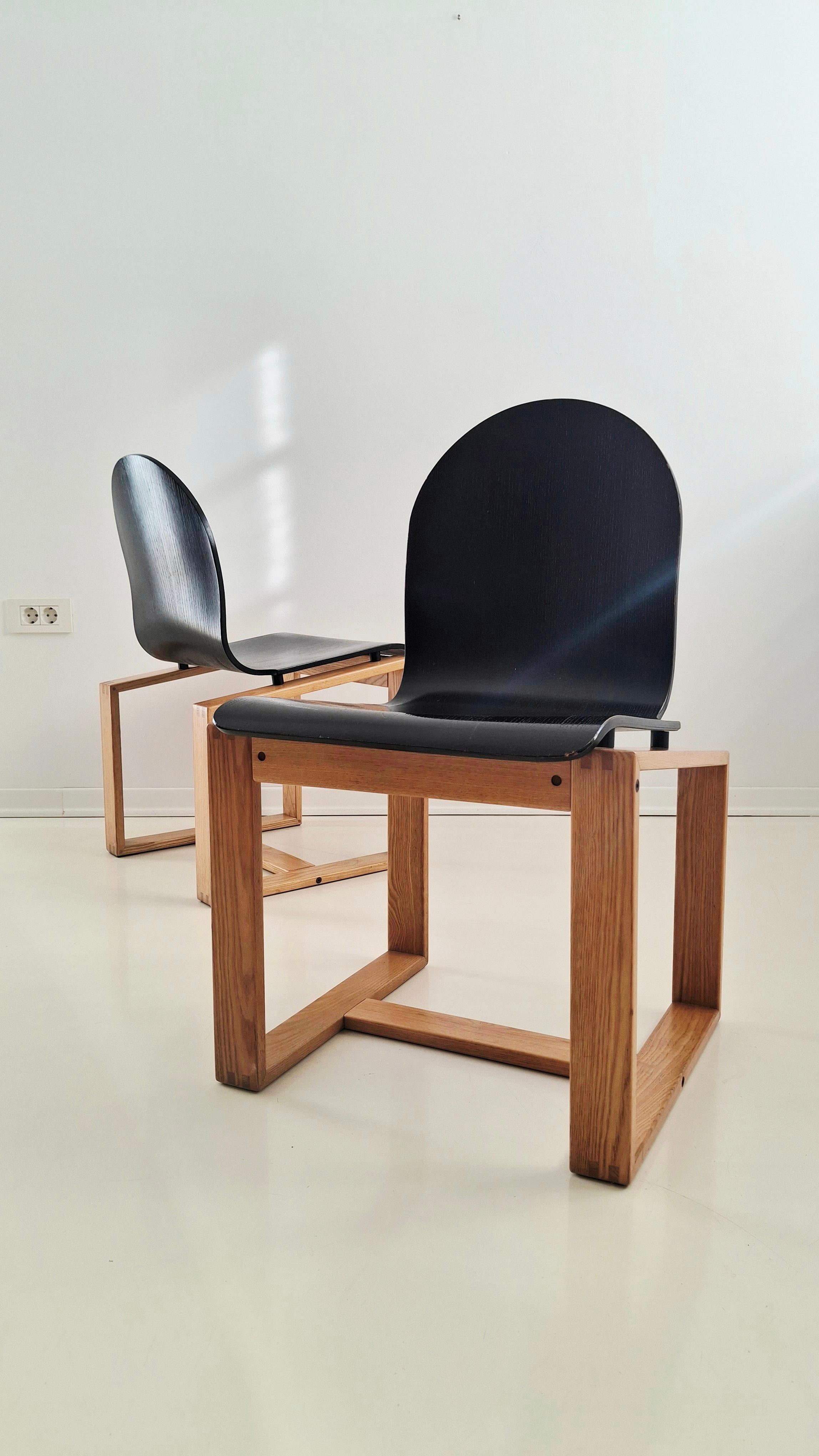 Chaises italiennes minimales en bois courbé des années 70, frêne et ébonisé 1 de 2 en vente 7