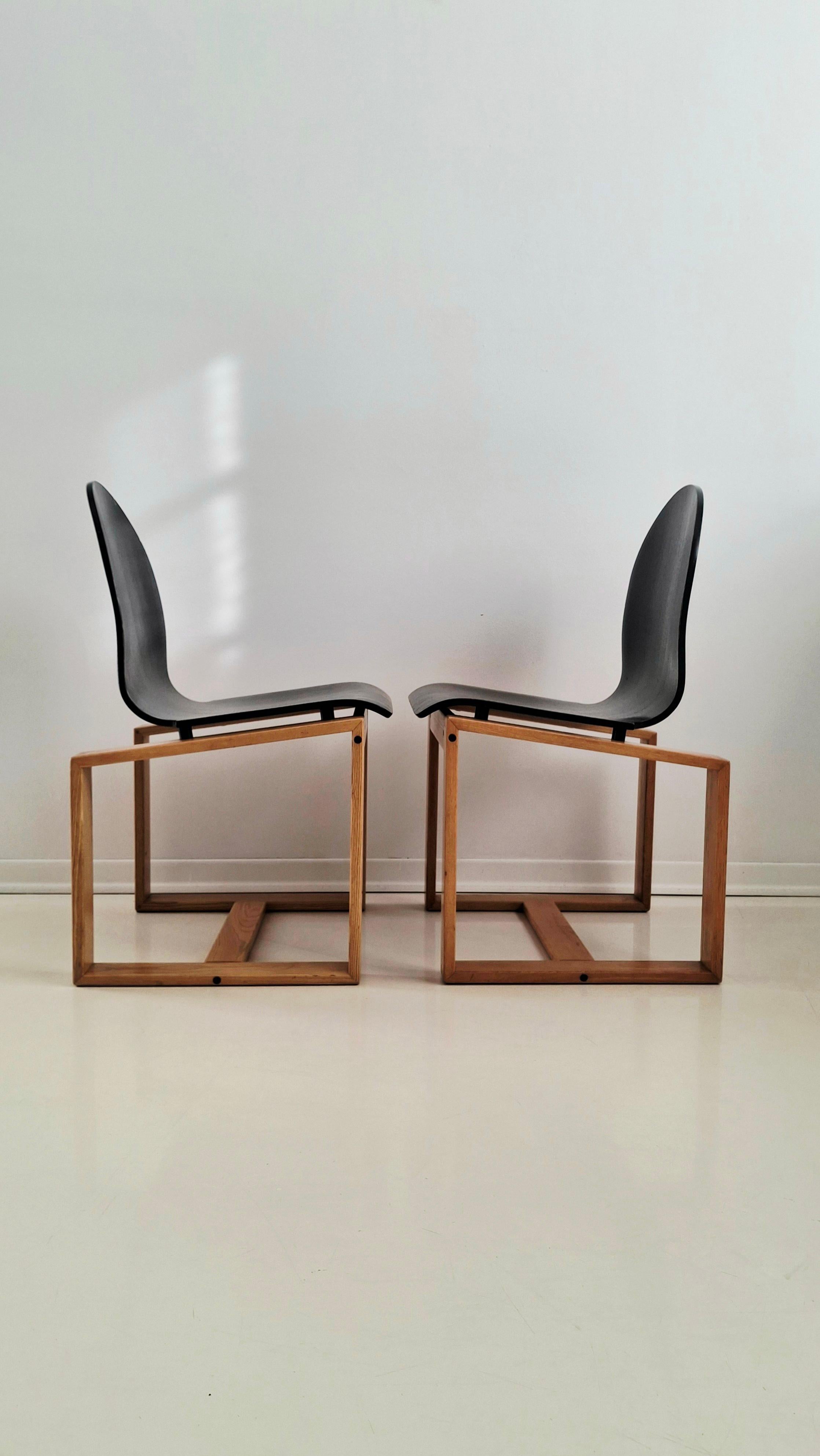 Chaises italiennes minimales en bois courbé des années 70, frêne et ébonisé 1 de 2 en vente 9