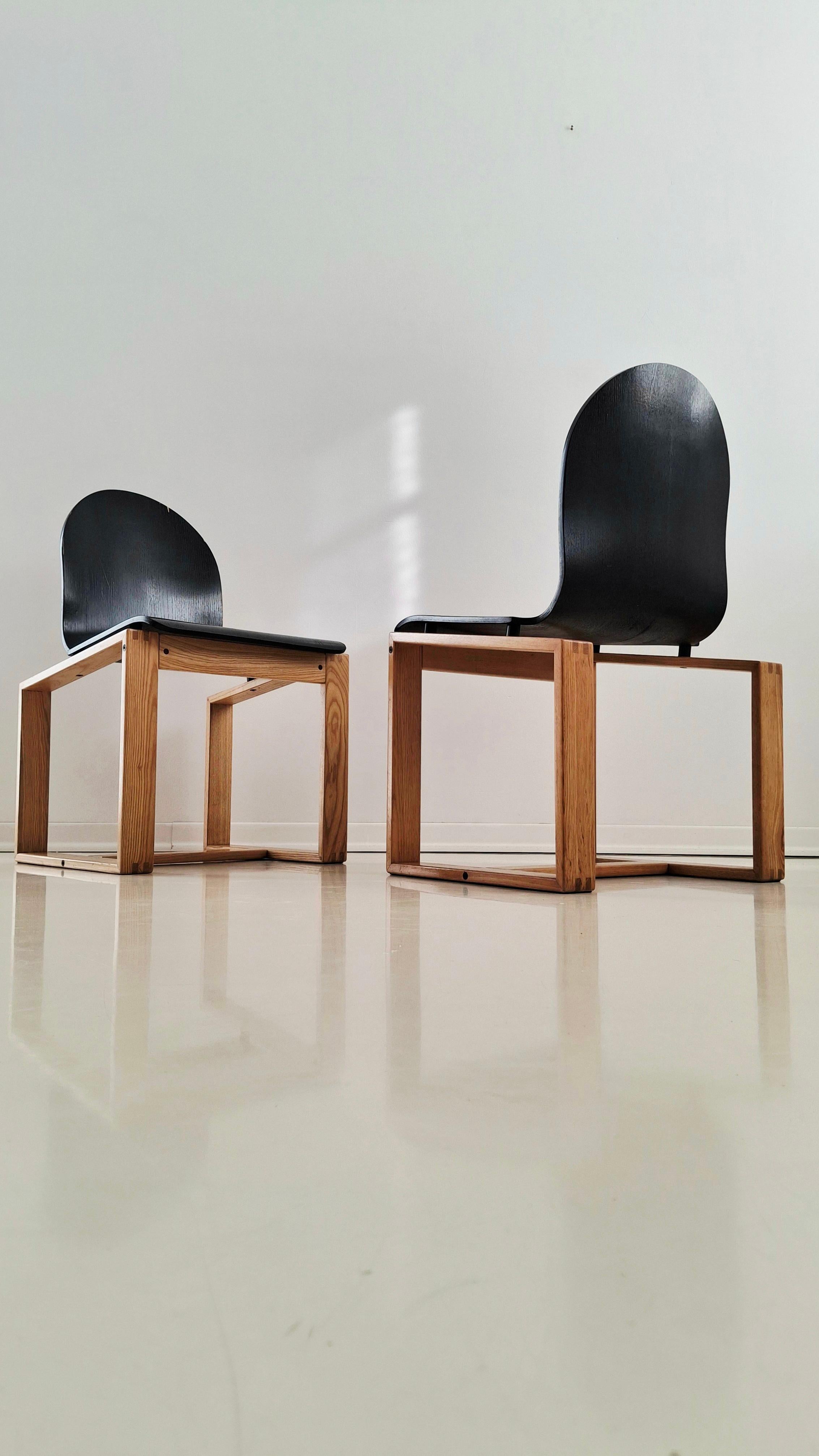 Chaises italiennes minimales en bois courbé des années 70, frêne et ébonisé 1 de 2 en vente 11