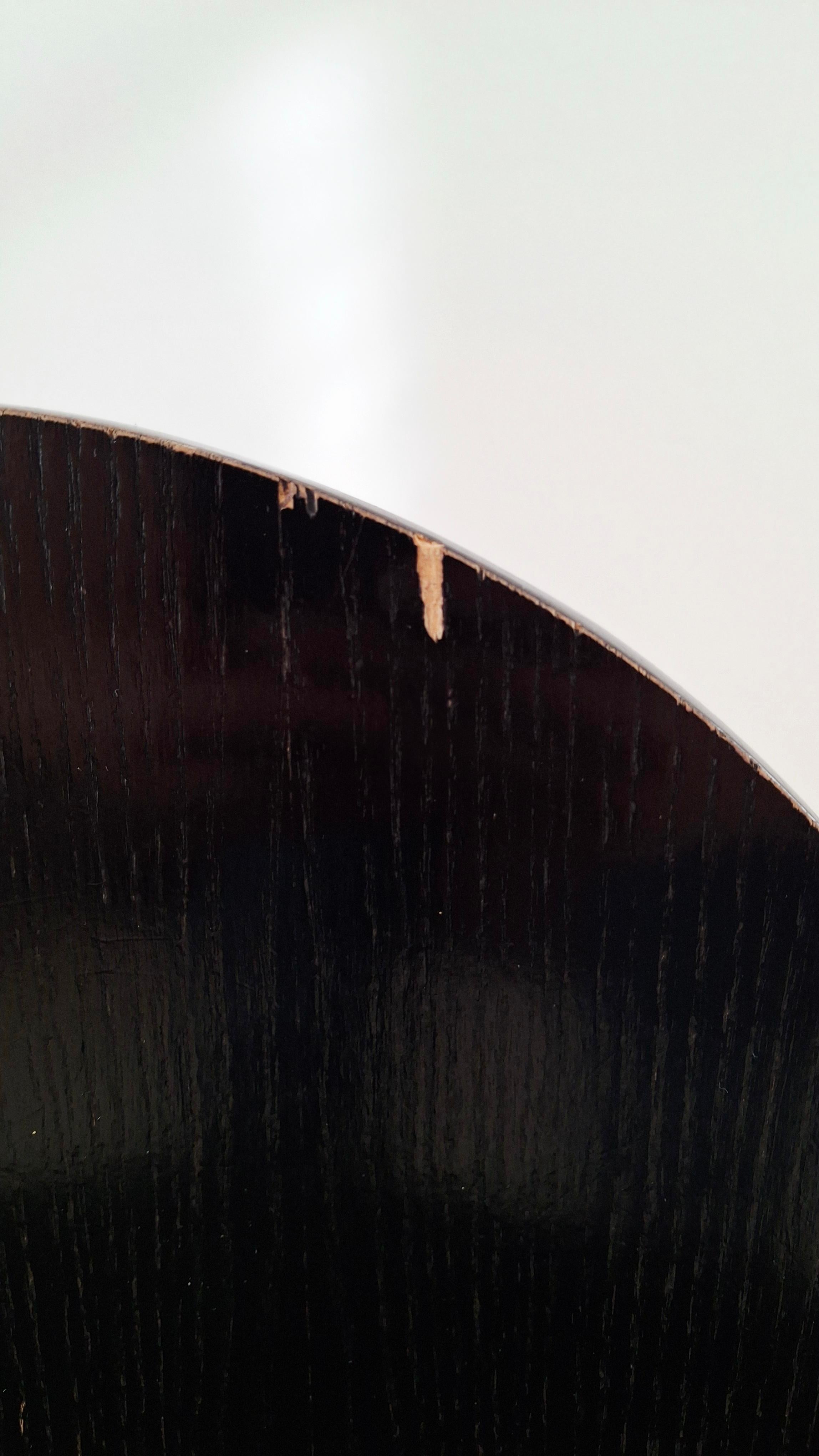 Bois de feuillus Chaises italiennes minimales en bois courbé des années 70, frêne et ébonisé 1 de 2 en vente