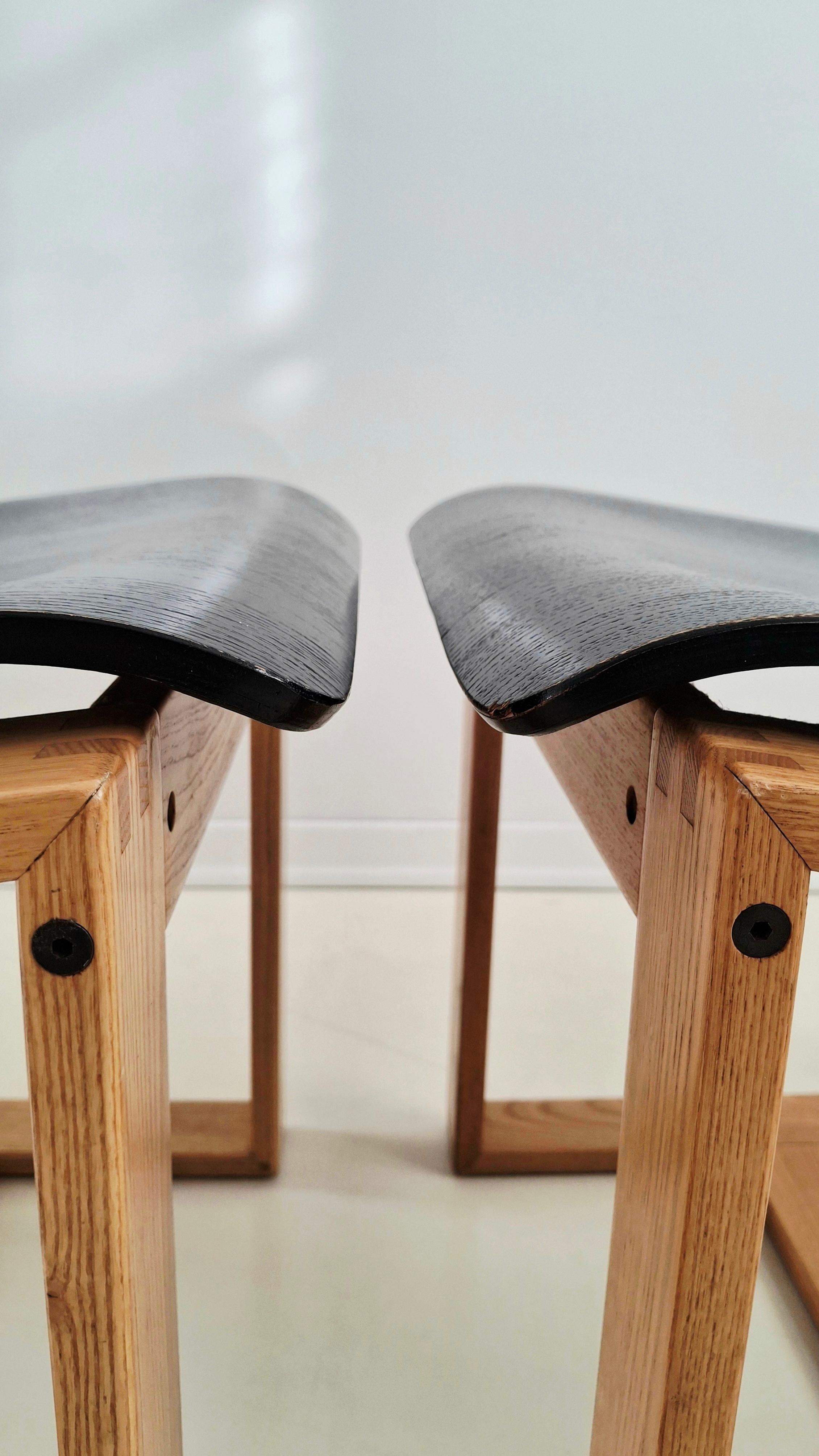 Chaises italiennes minimales en bois courbé des années 70, frêne et ébonisé 1 de 2 en vente 3