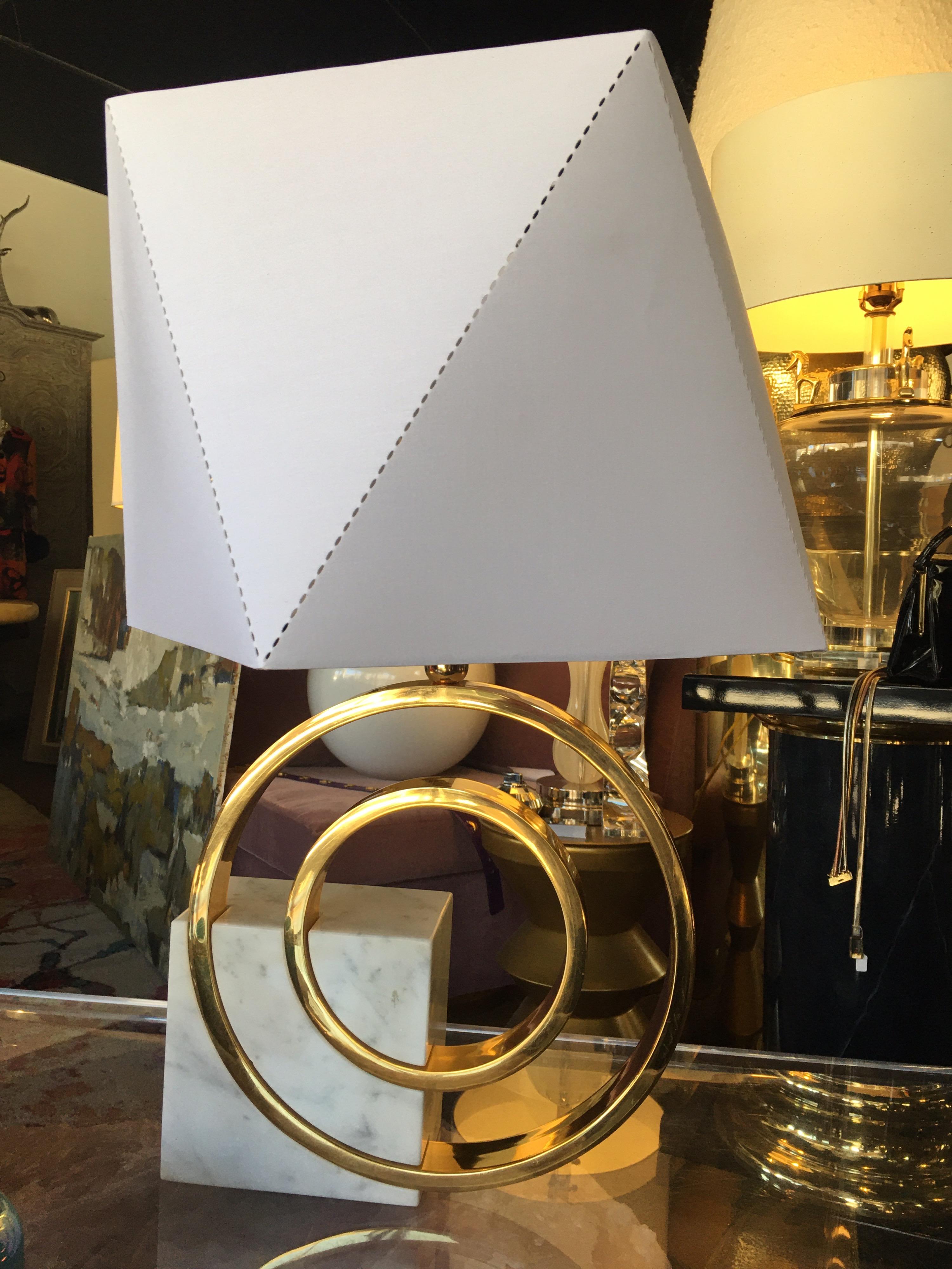 Hand-Crafted  1970s Italian Modern Lamp in Brass & Marble Custom Shade by Giovanni Banci For Sale